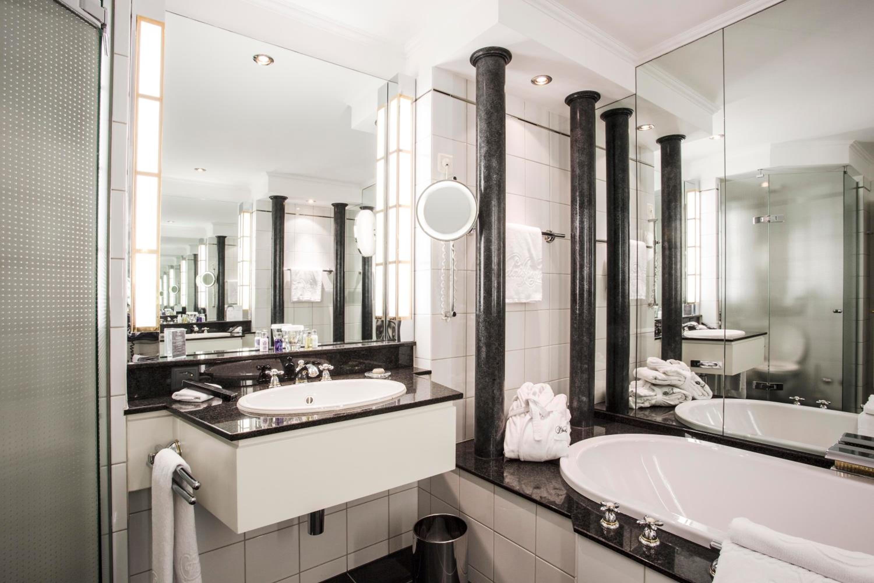 Premium Suite - Photo 6