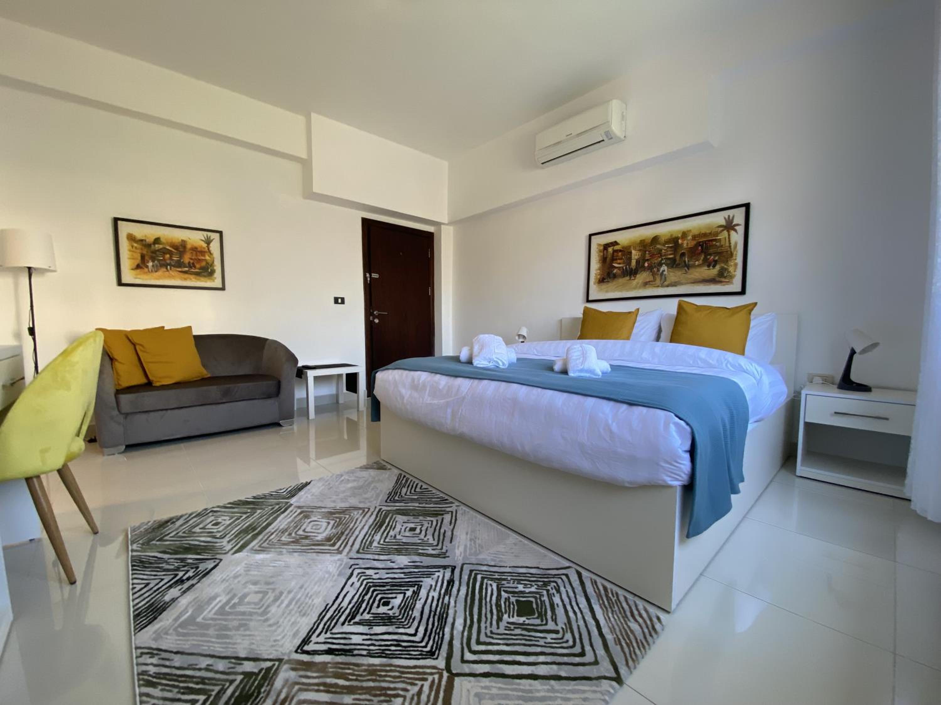 Superior King Room - Photo 17
