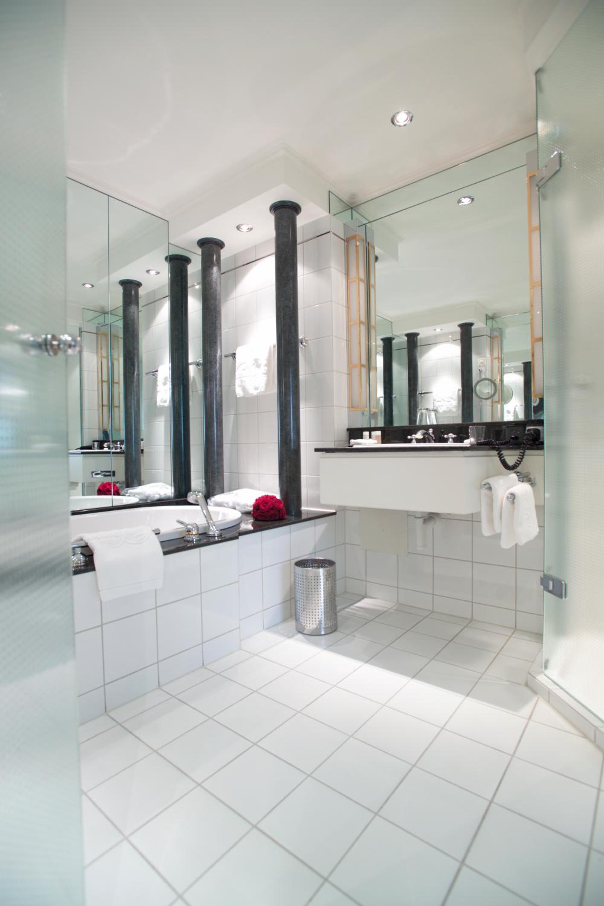 Premium Suite - Photo 4