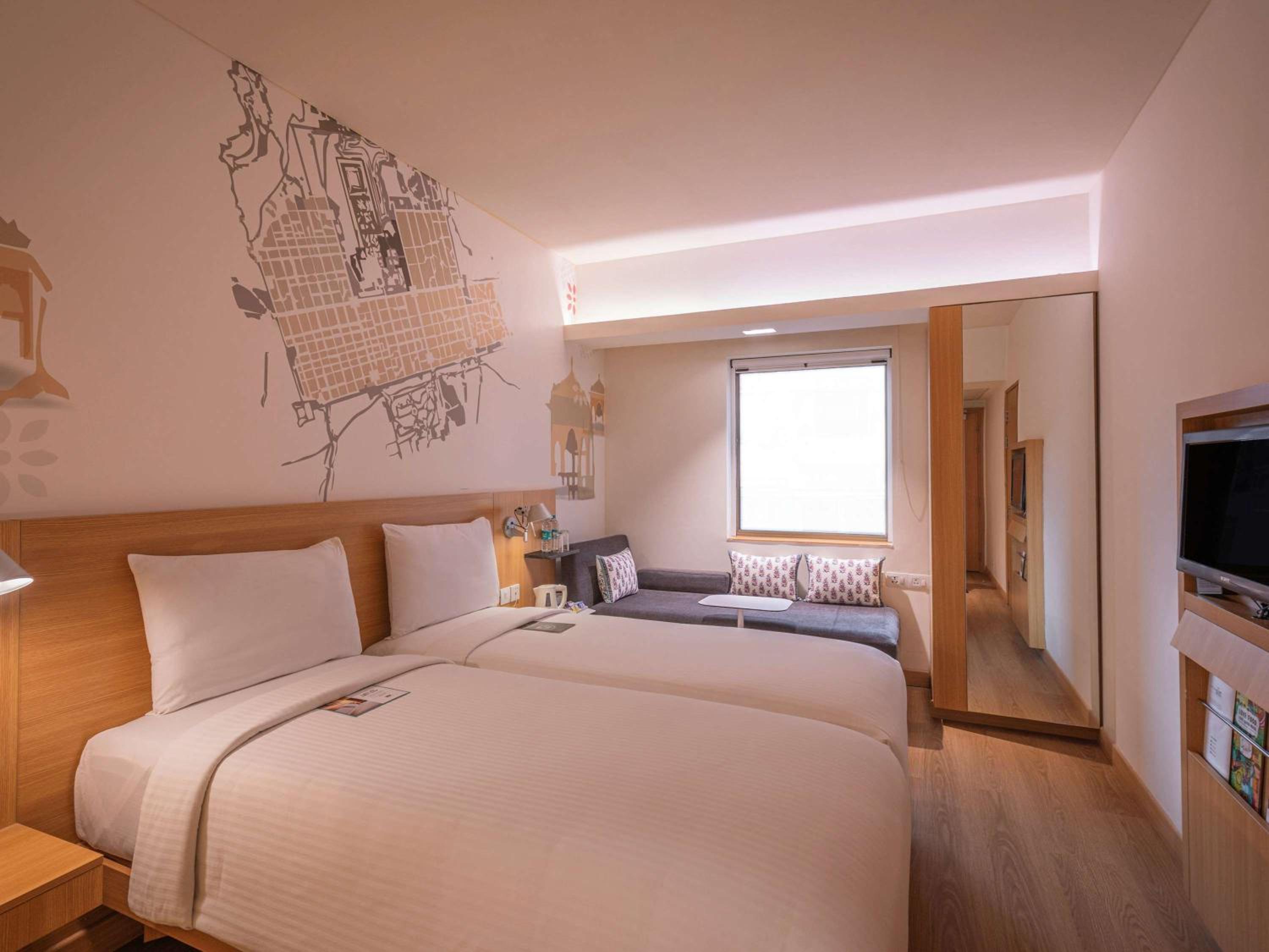 Superior Queen Room - 30% off food and beverages