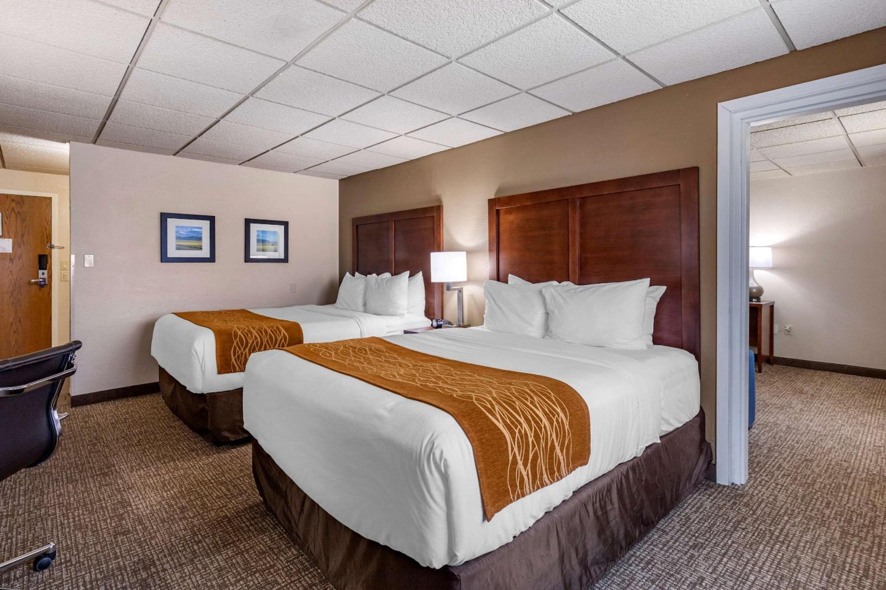 Queen Room with Two Queen Beds - Non-Smoking photo 1
