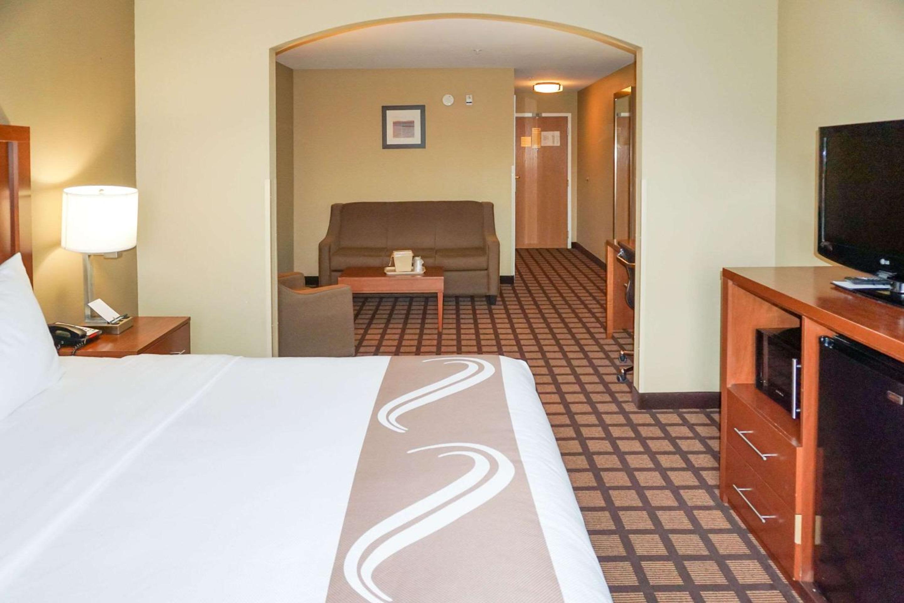 King Suite - Non-Smoking - Photo 1