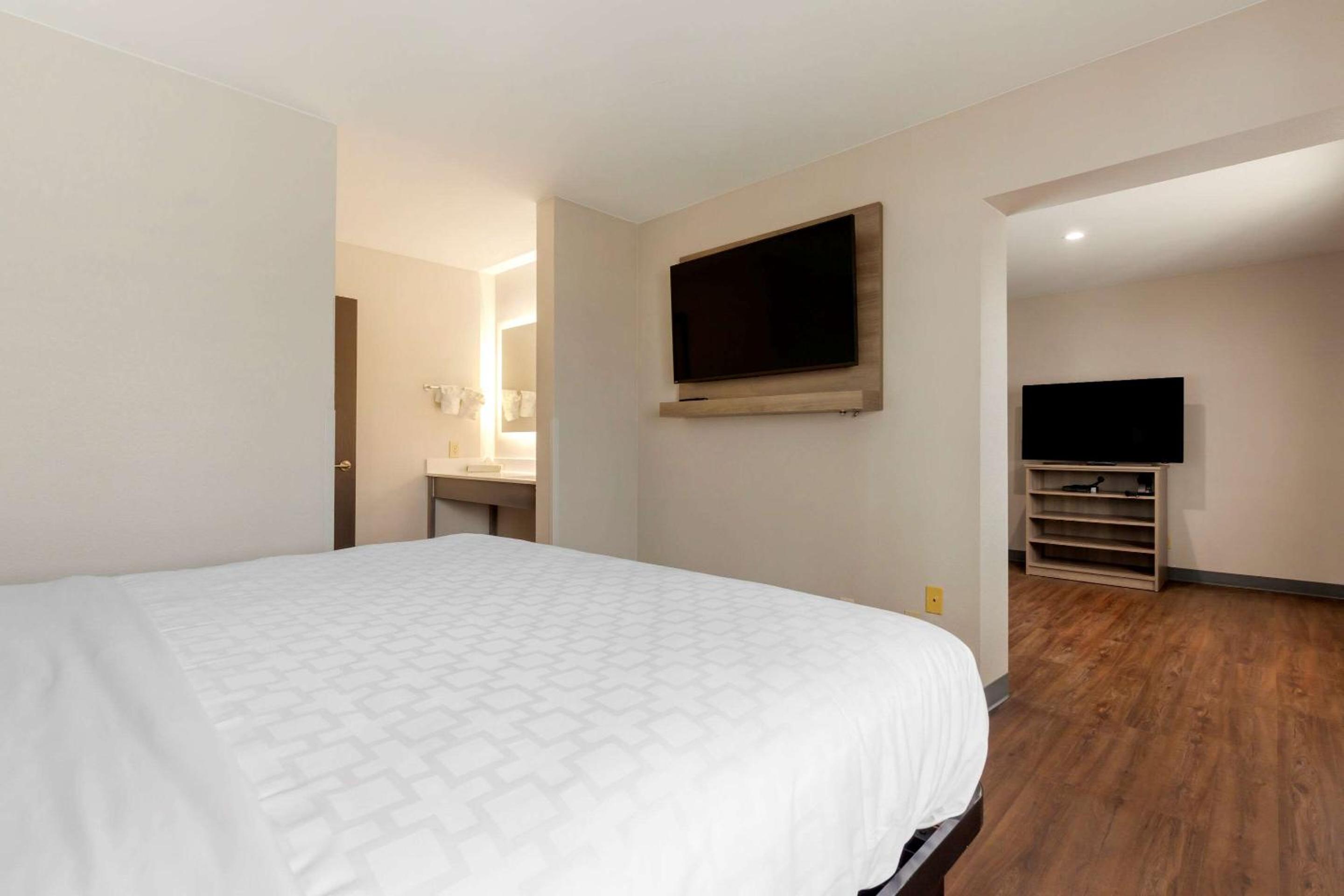 Two-Bedroom Deluxe King Suite With  Living Room - Non Smoking photo 2