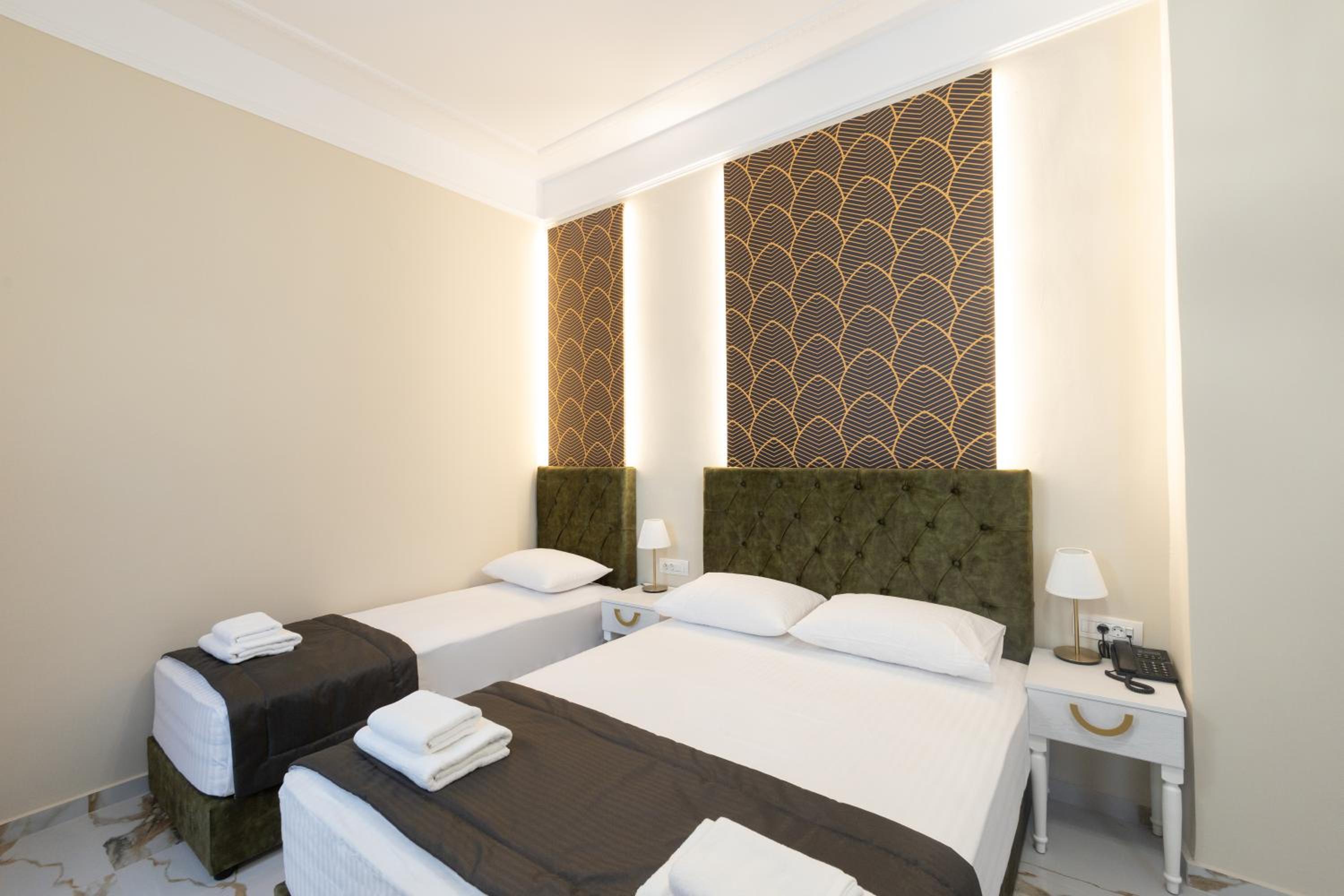 Deluxe Triple Room photo 3