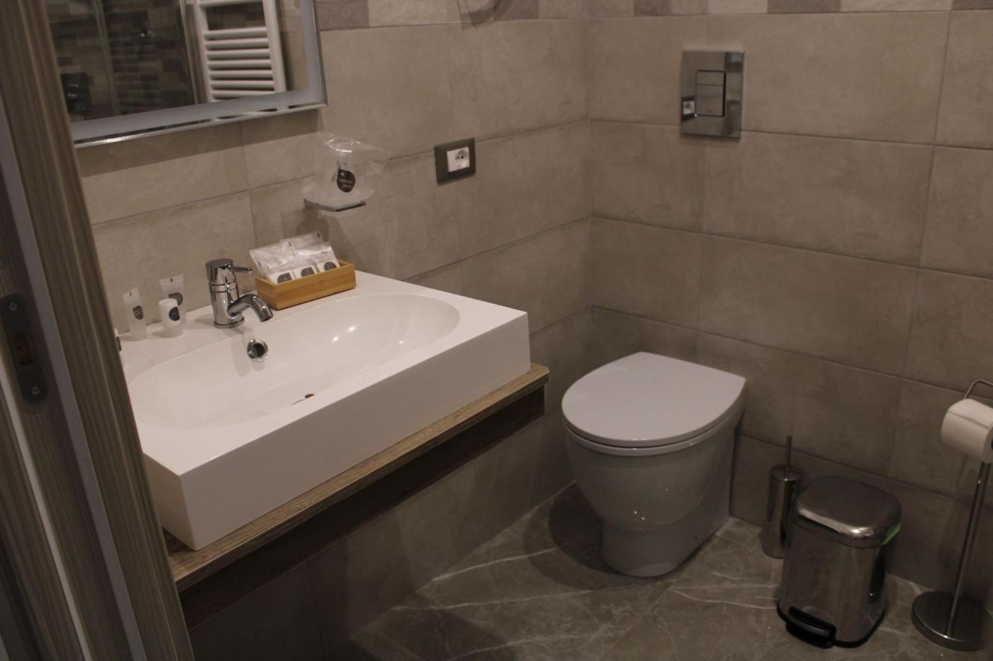 Deluxe King Room - Photo 54