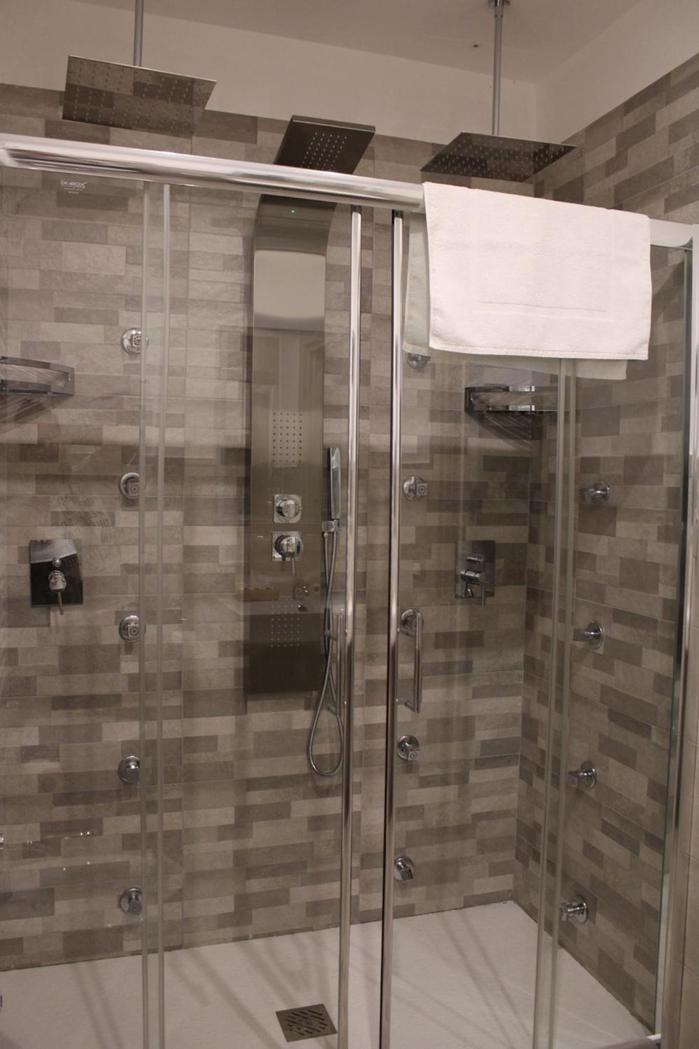 Deluxe King Room - Photo 49