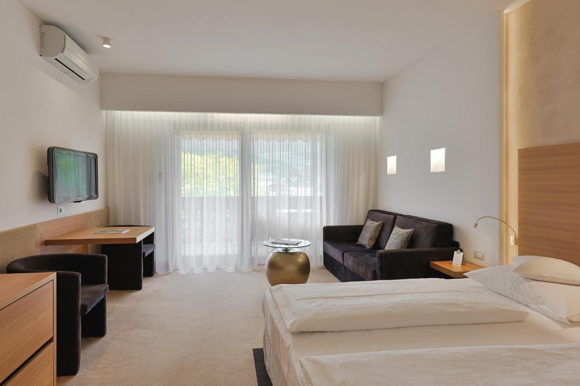 Deluxe Double Room with Shower - Photo 1