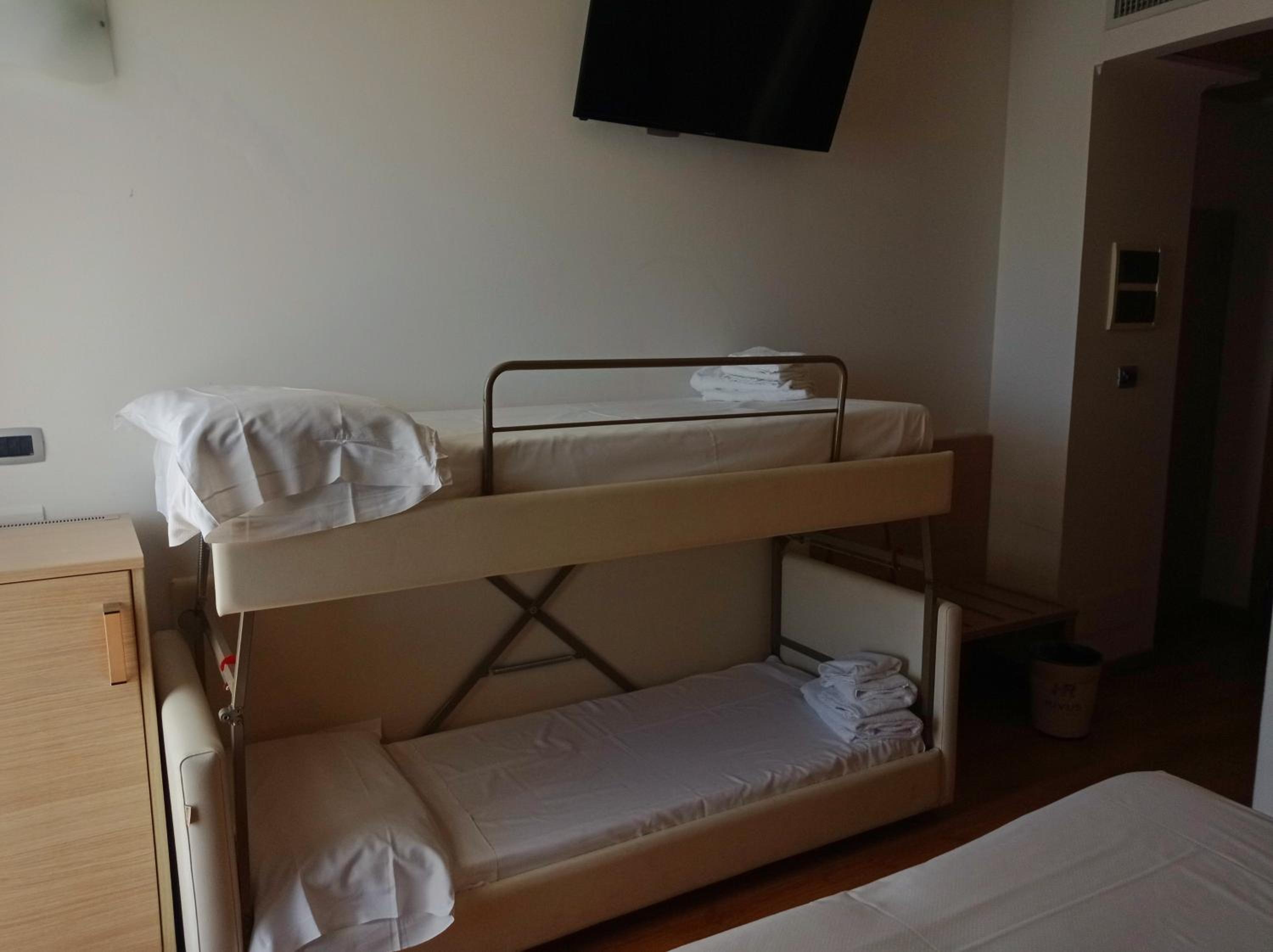 Standard Quadruple Room with Balcony - Photo 1