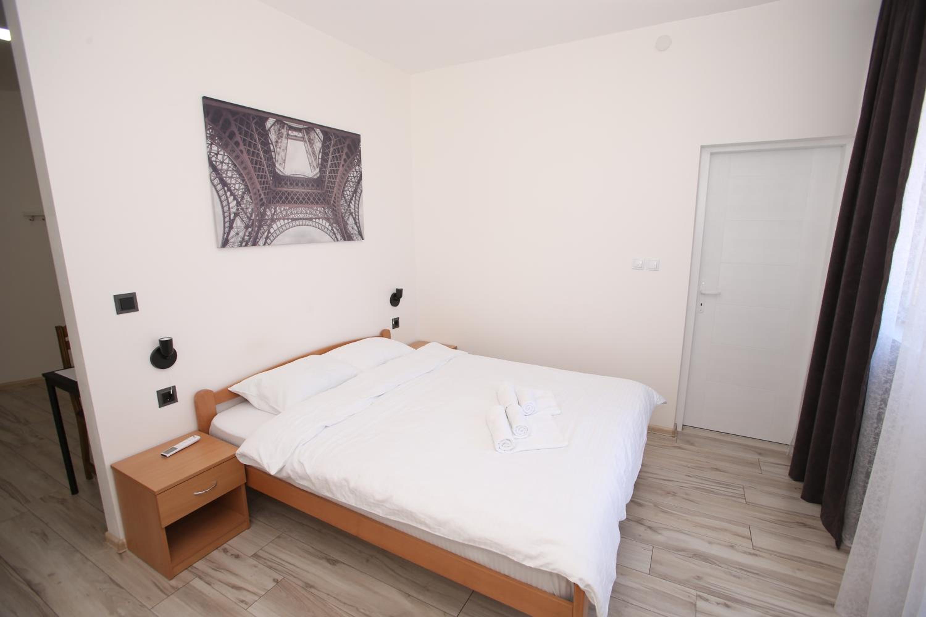 One-Bedroom Apartment - Photo 7