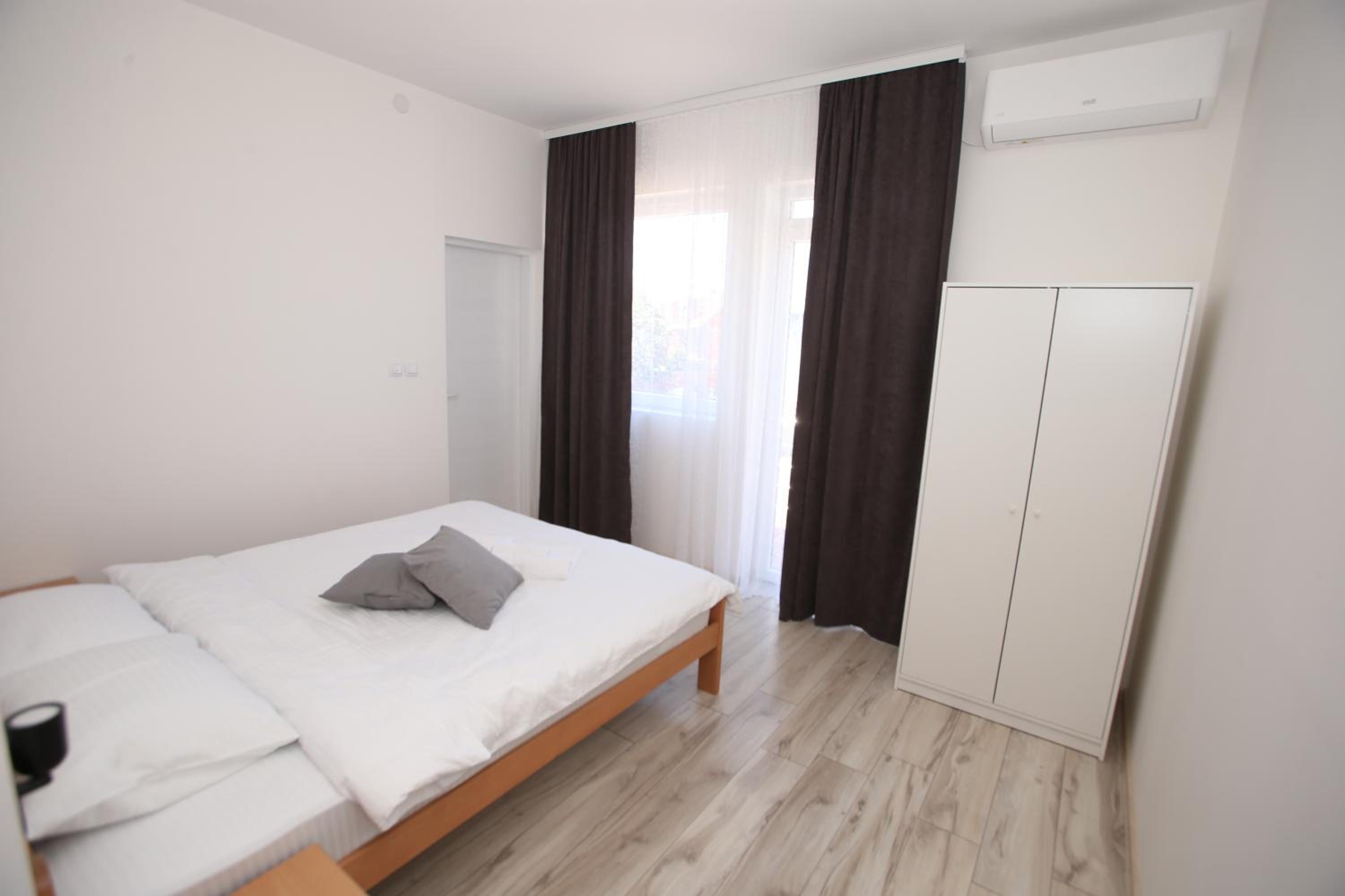 One-Bedroom Apartment - Photo 5