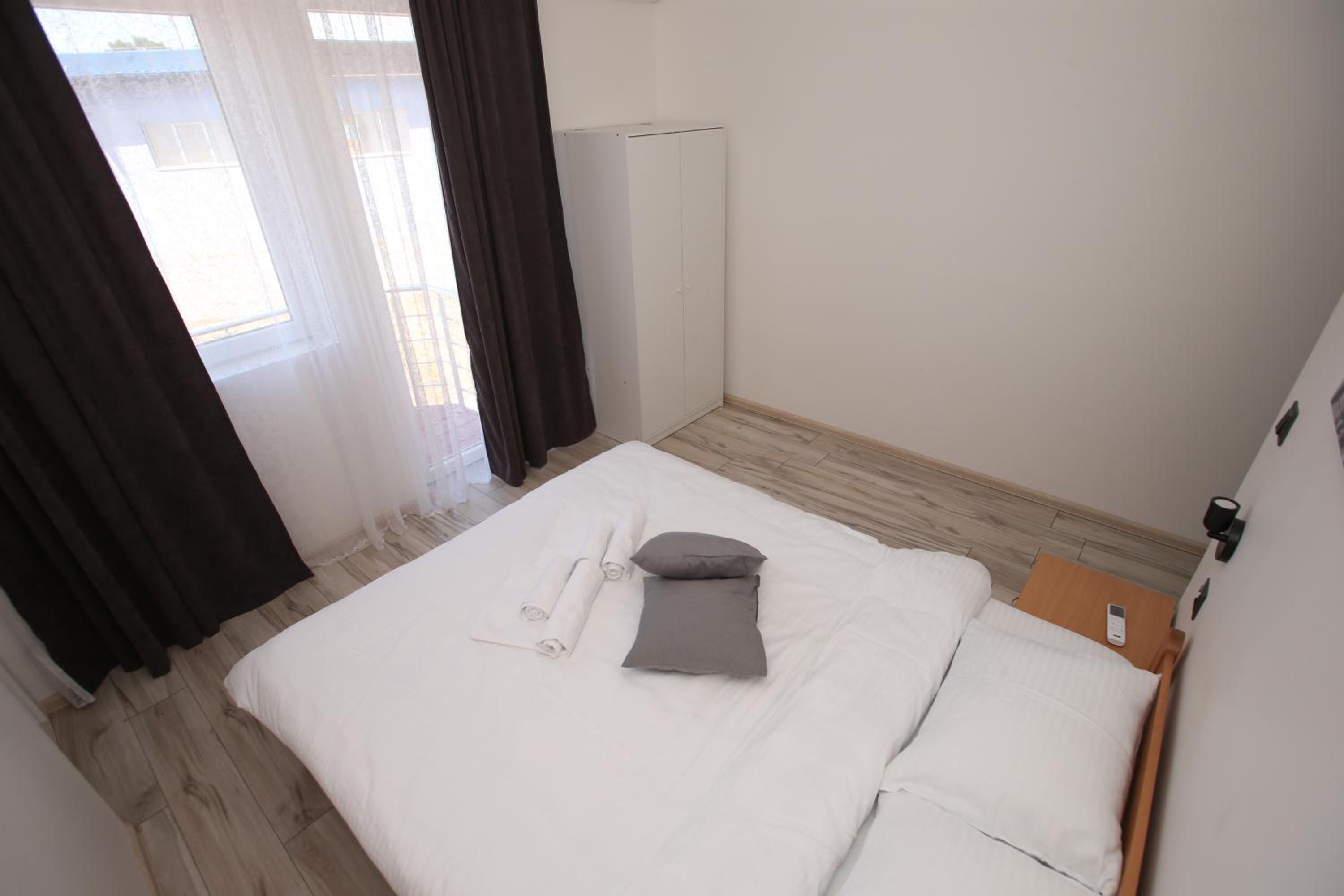 One-Bedroom Apartment - Photo 6