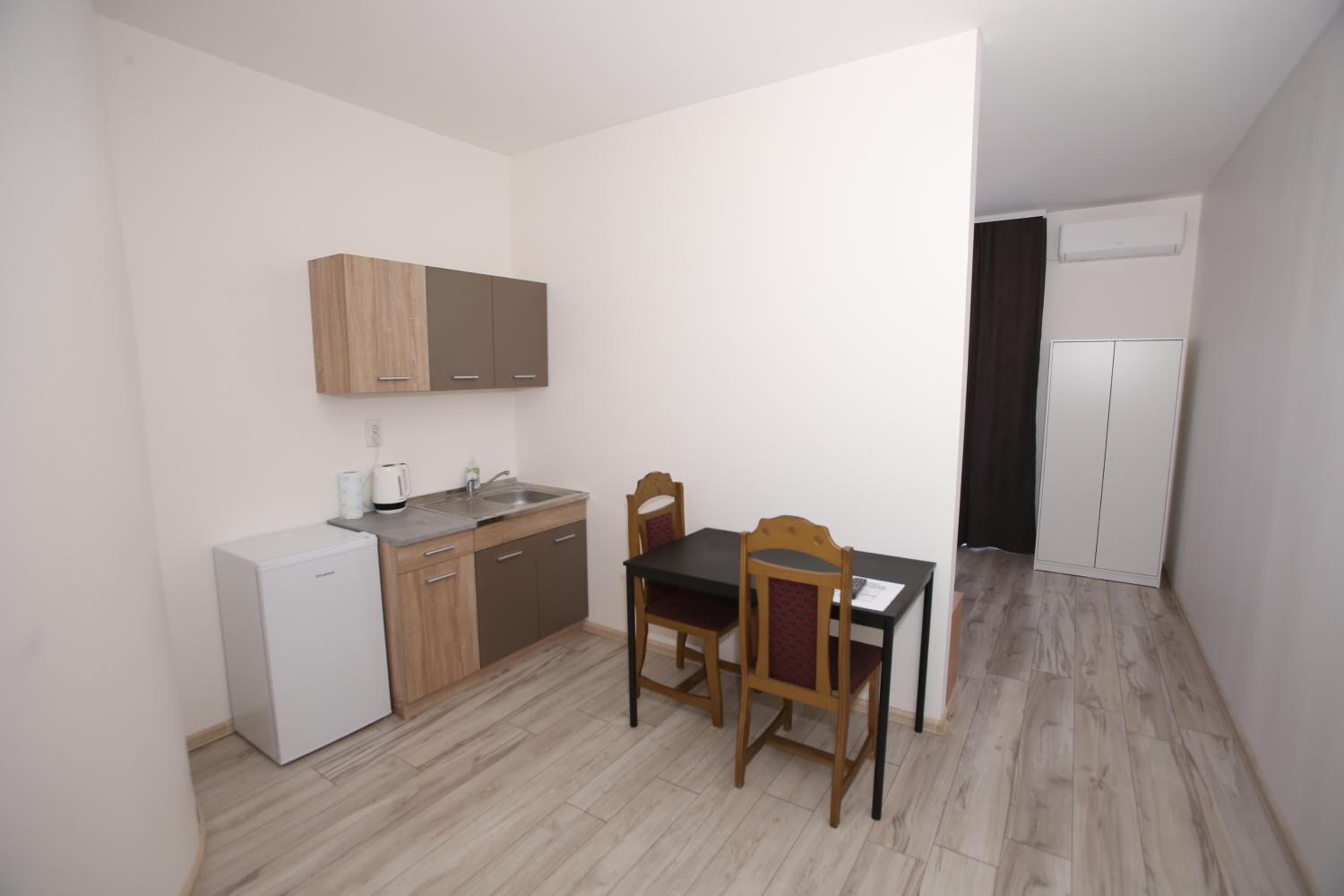 One-Bedroom Apartment - Photo 8