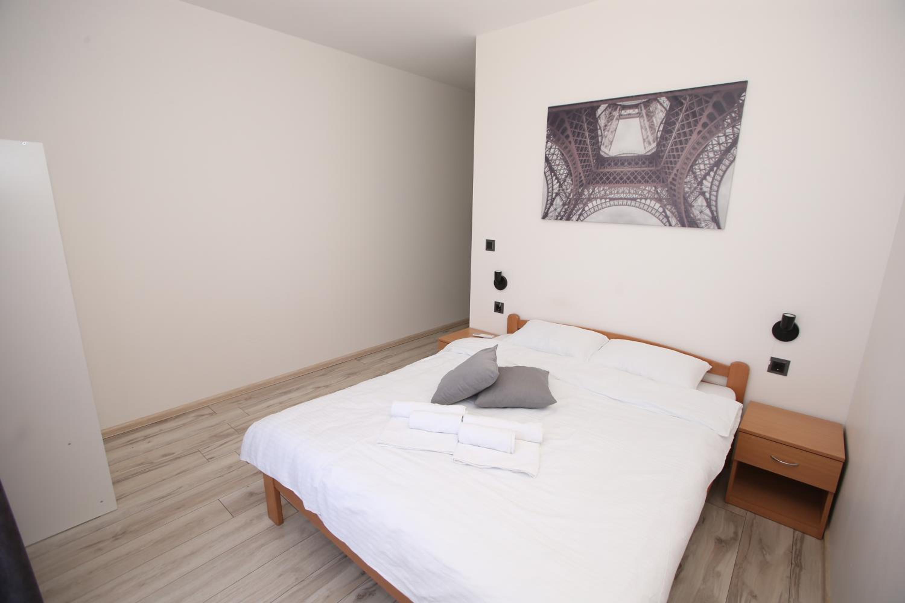 One-Bedroom Apartment - Photo 10