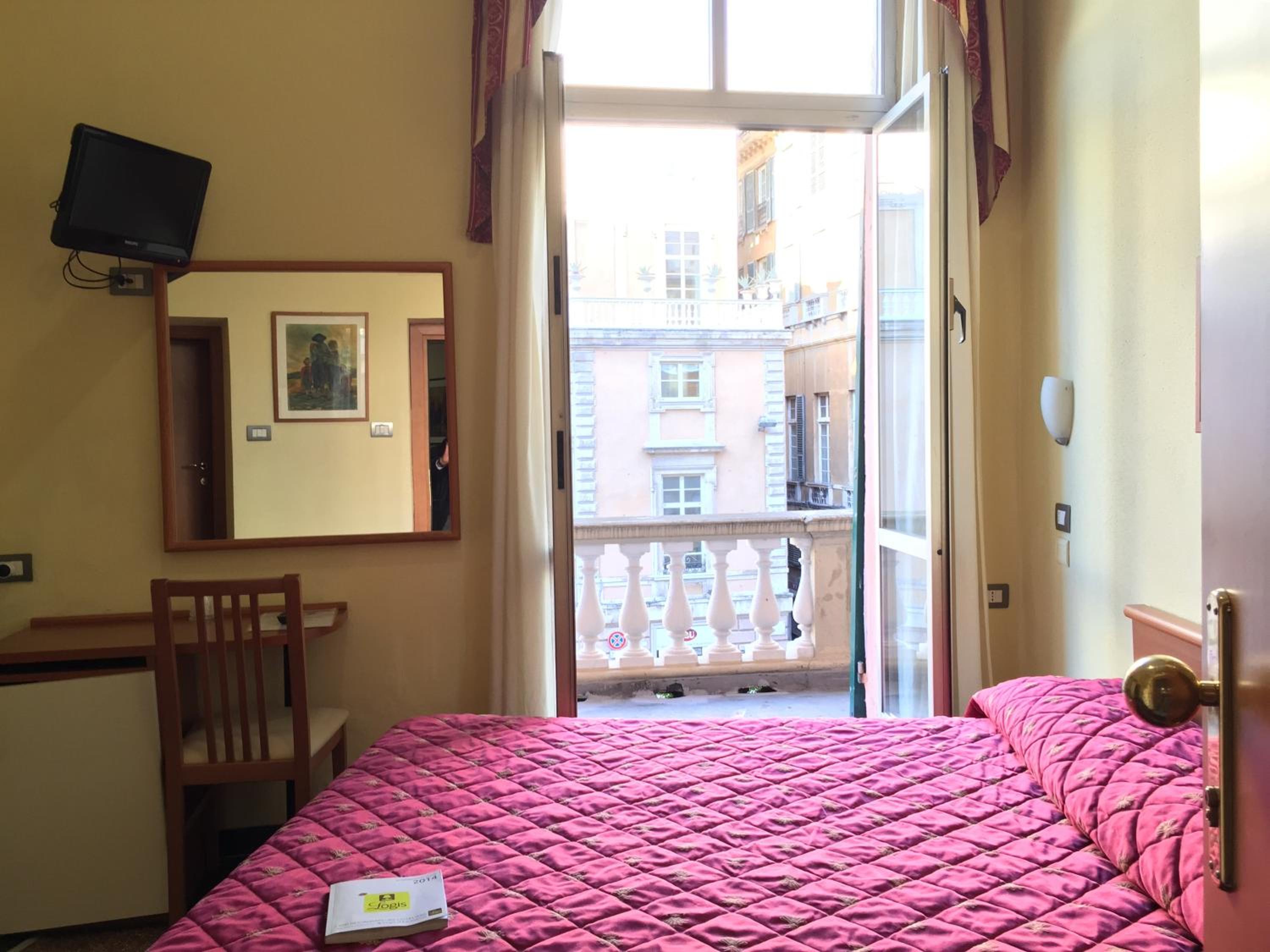 Double Room - Photo 2