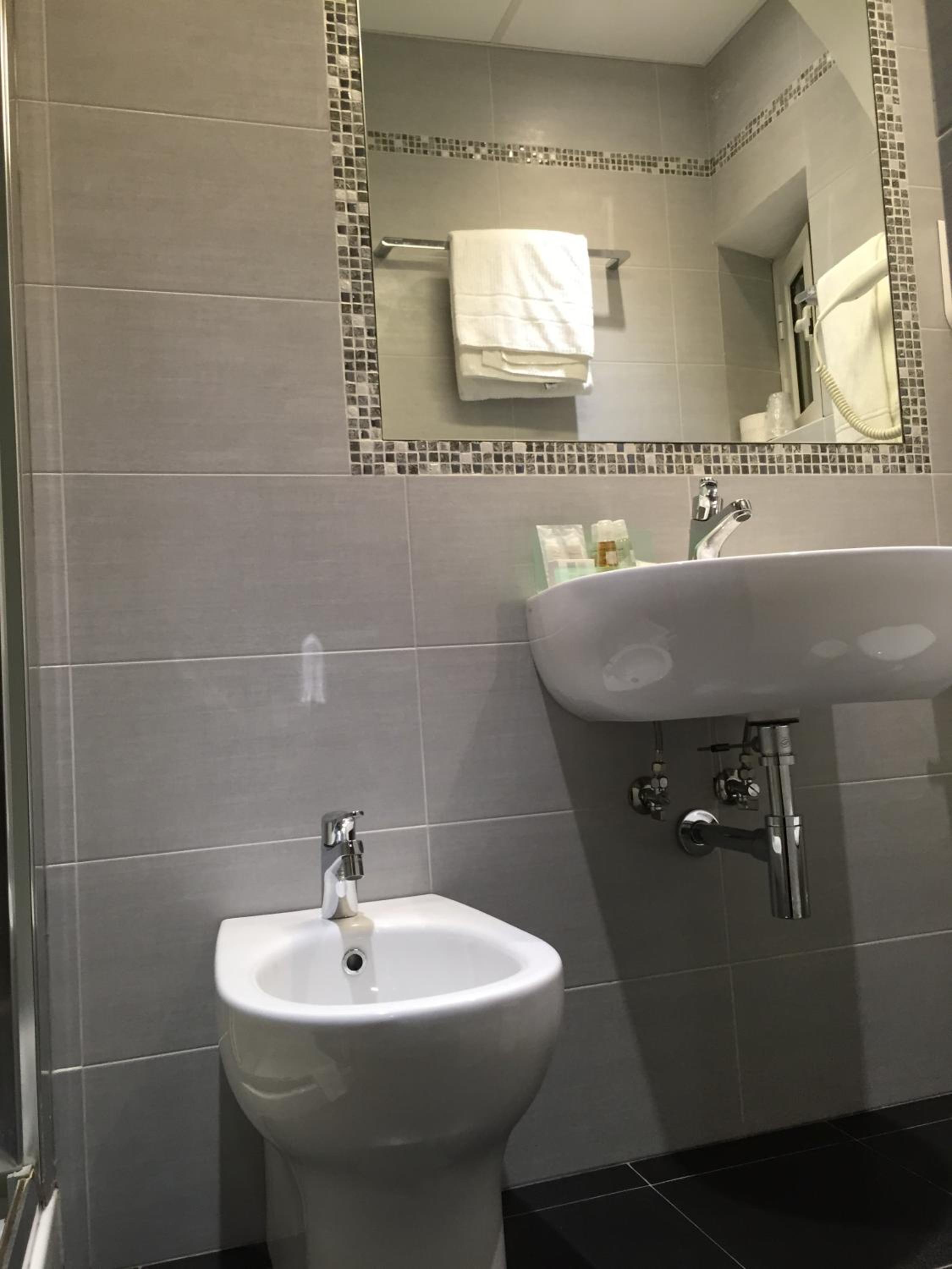 Double Room - Photo 10
