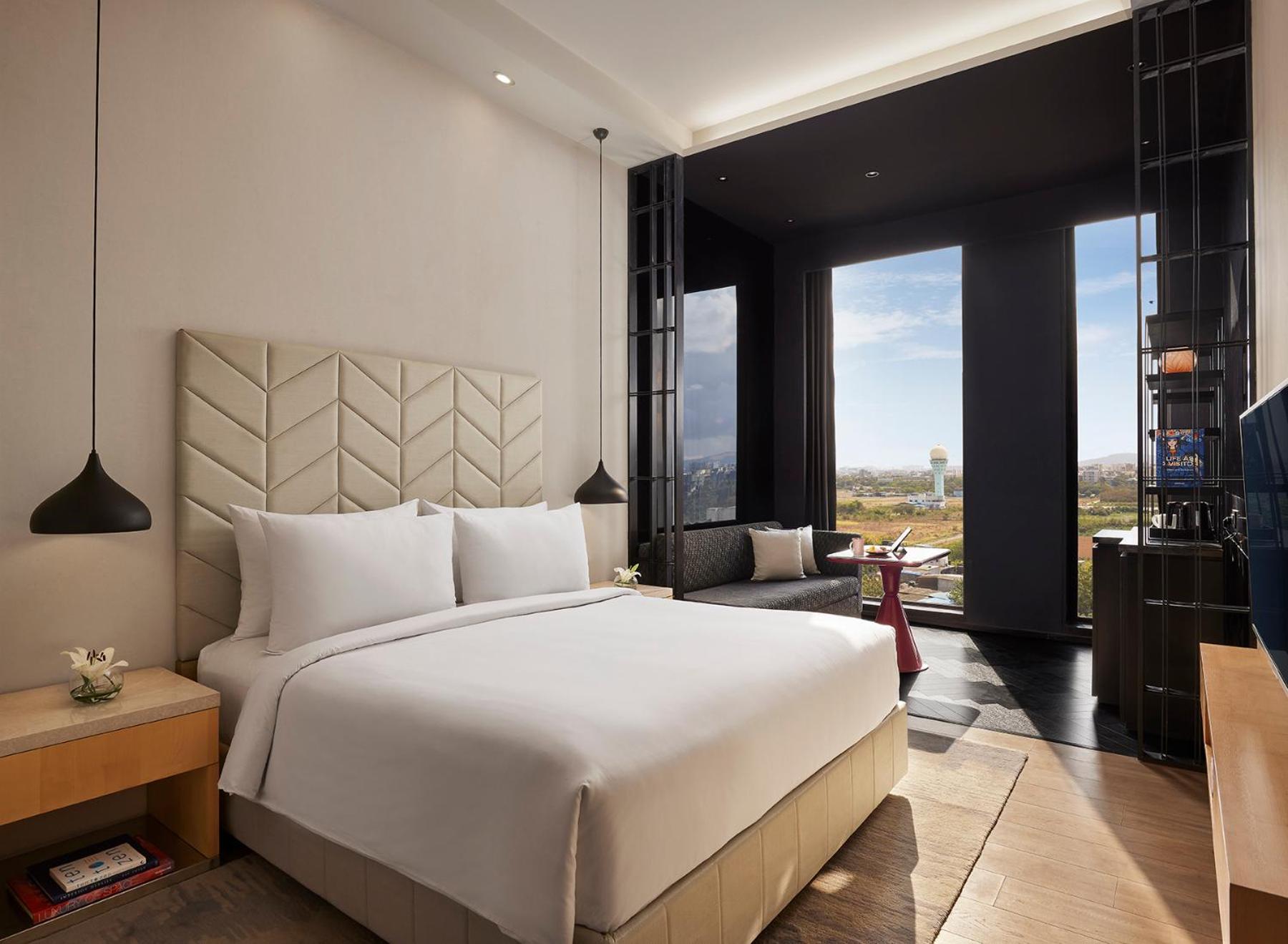 Deluxe King Room photo 1