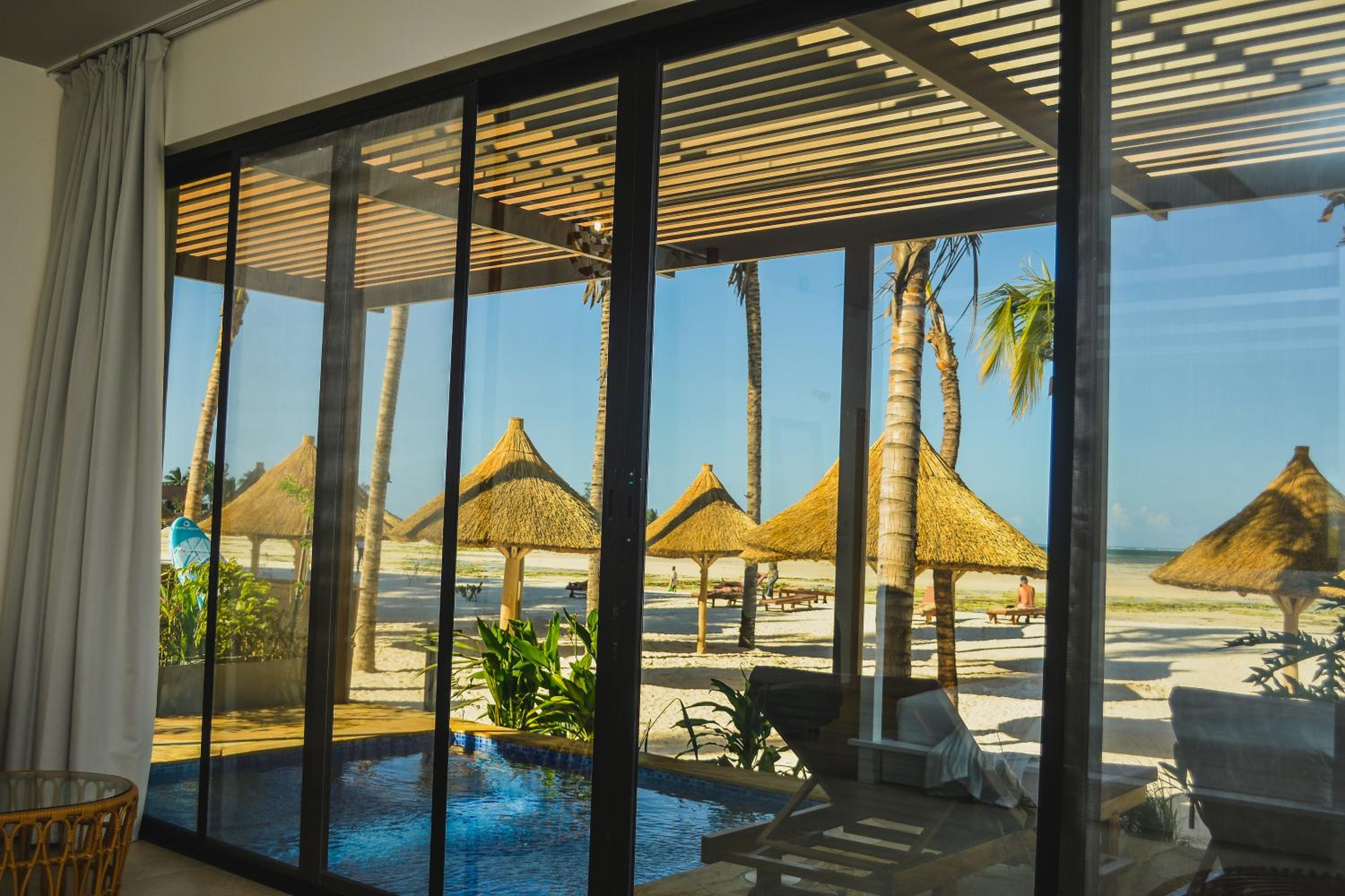 Honeymoon Suite with Private Pool - Photo 7