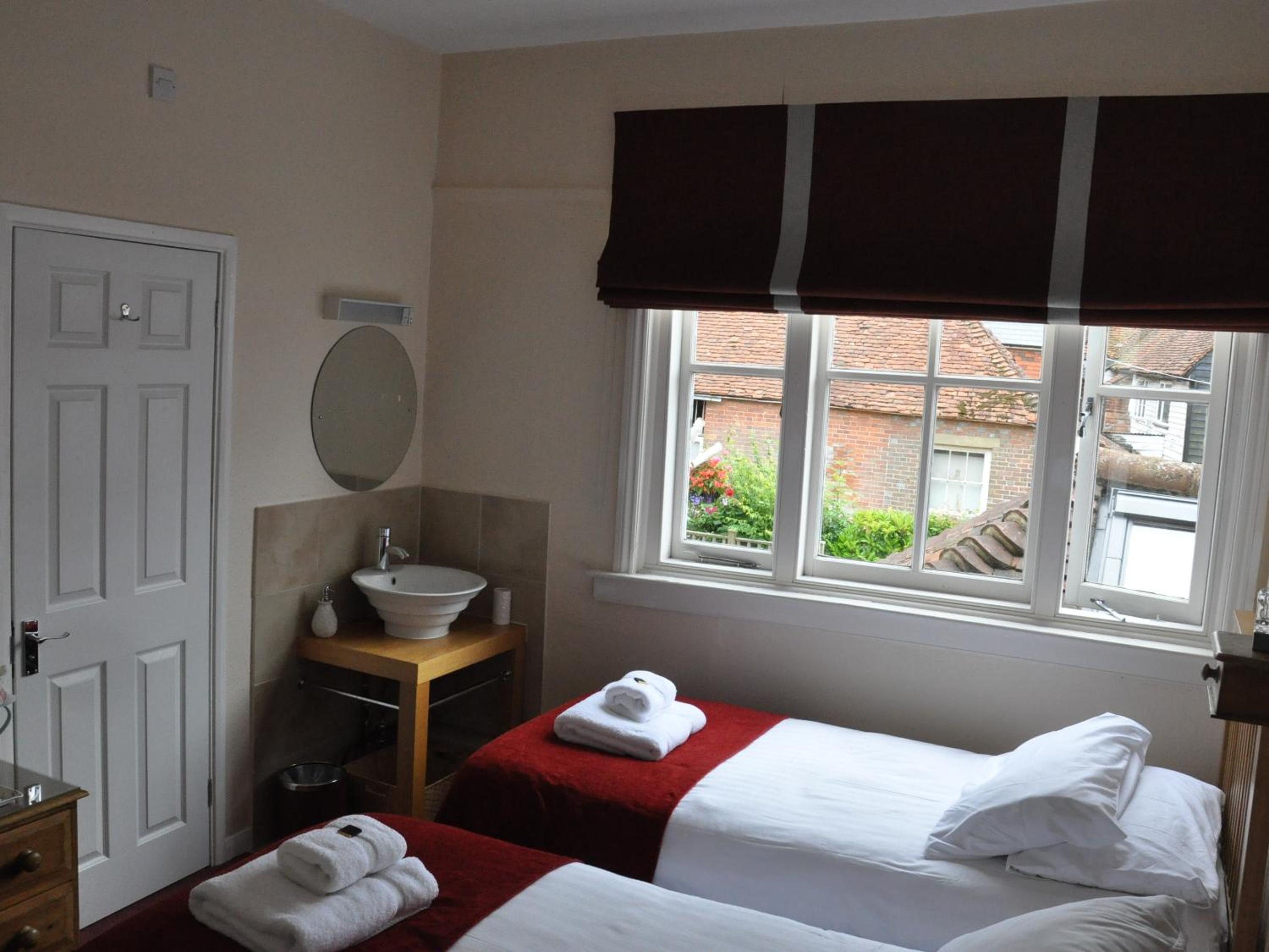 Standard Twin Room with Garden View photo 3