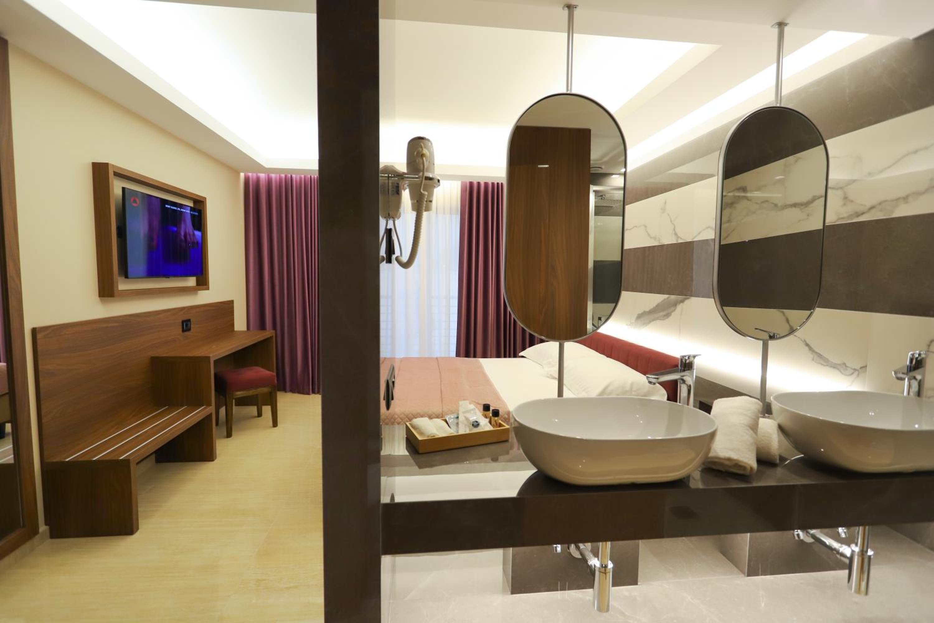 Superior King Room photo 2
