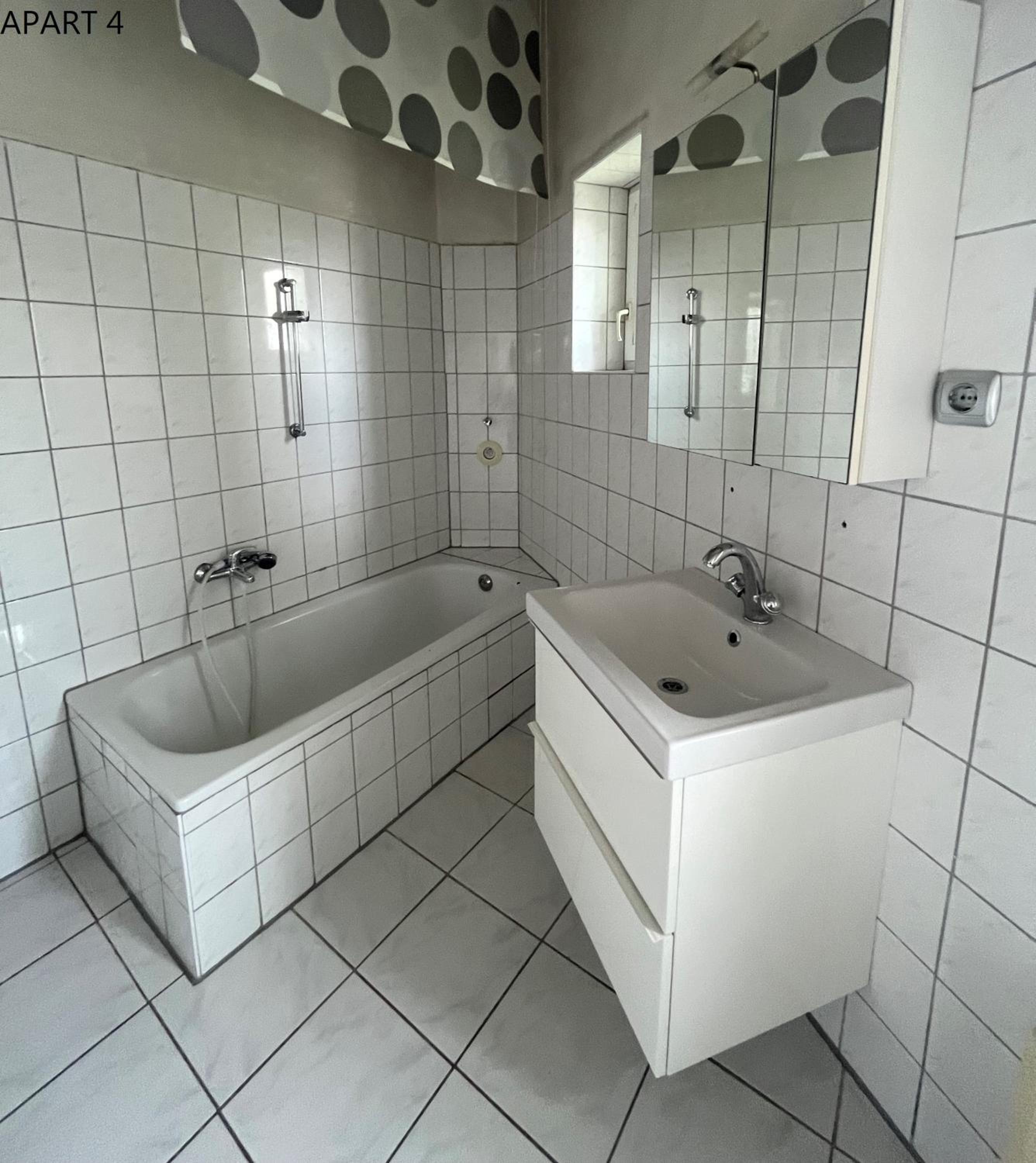 Standard One-Bedroom Apartment - Photo 3