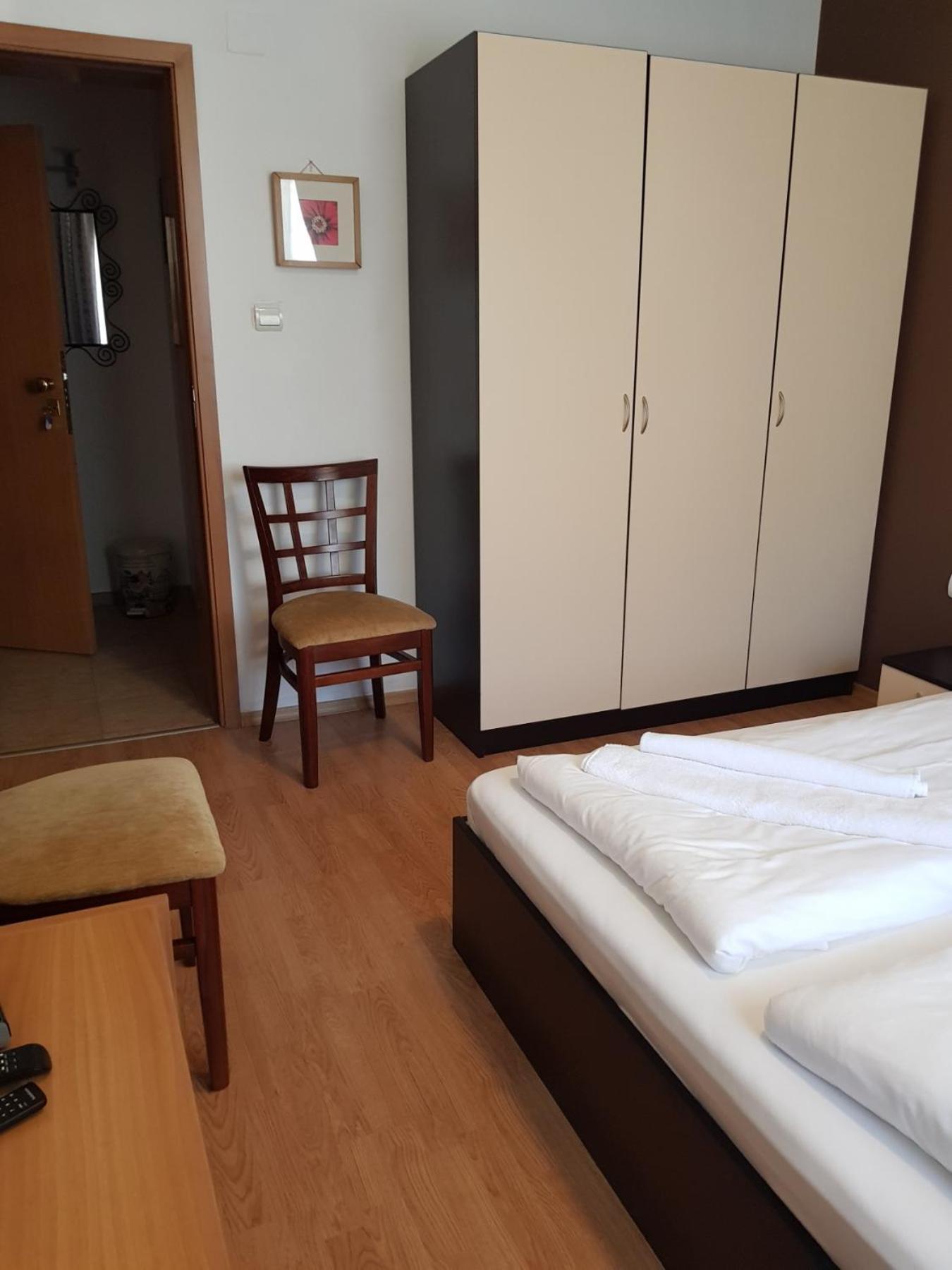 Economy Double Room - Photo 5