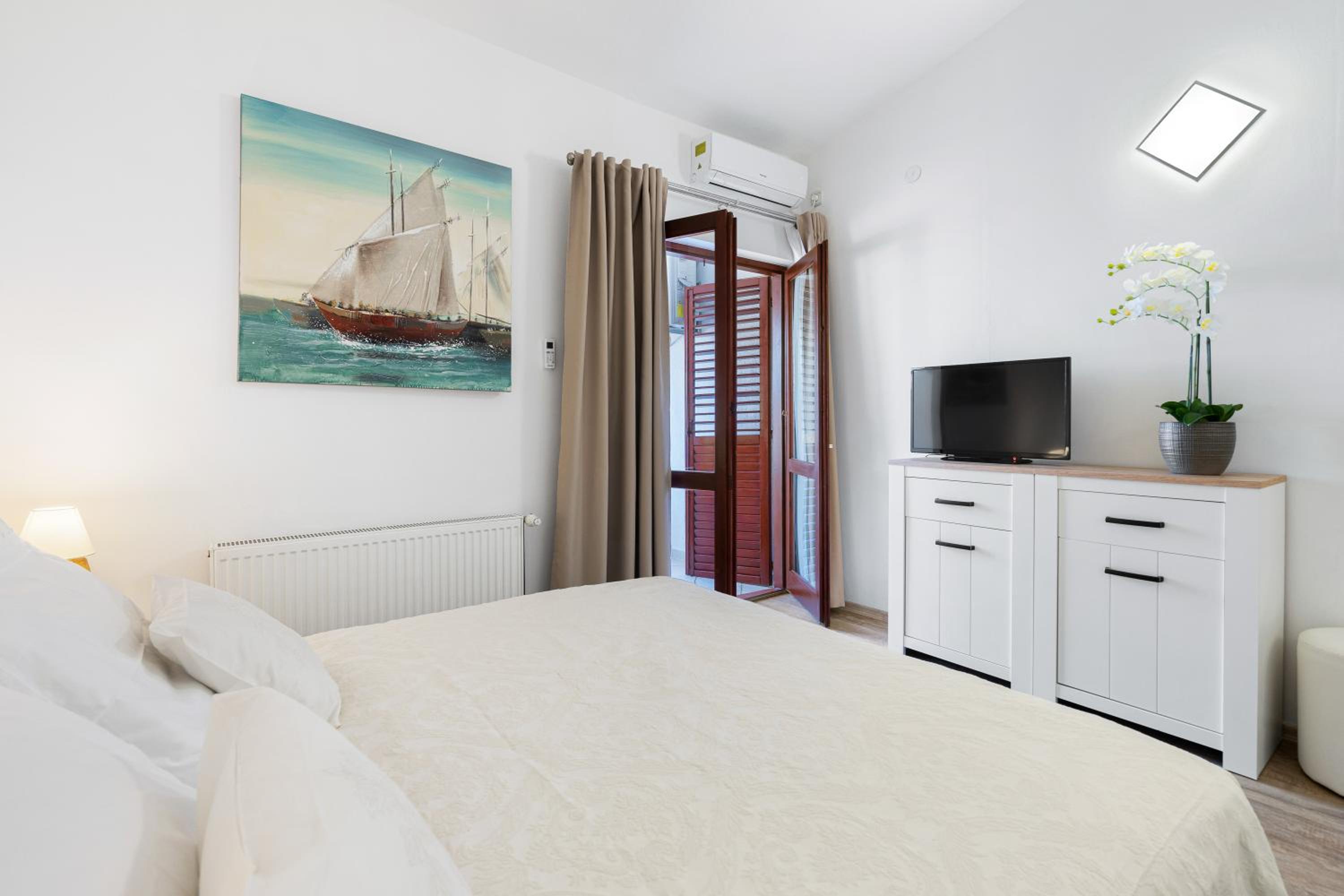 Deluxe Double Room with Sea View - Photo 1