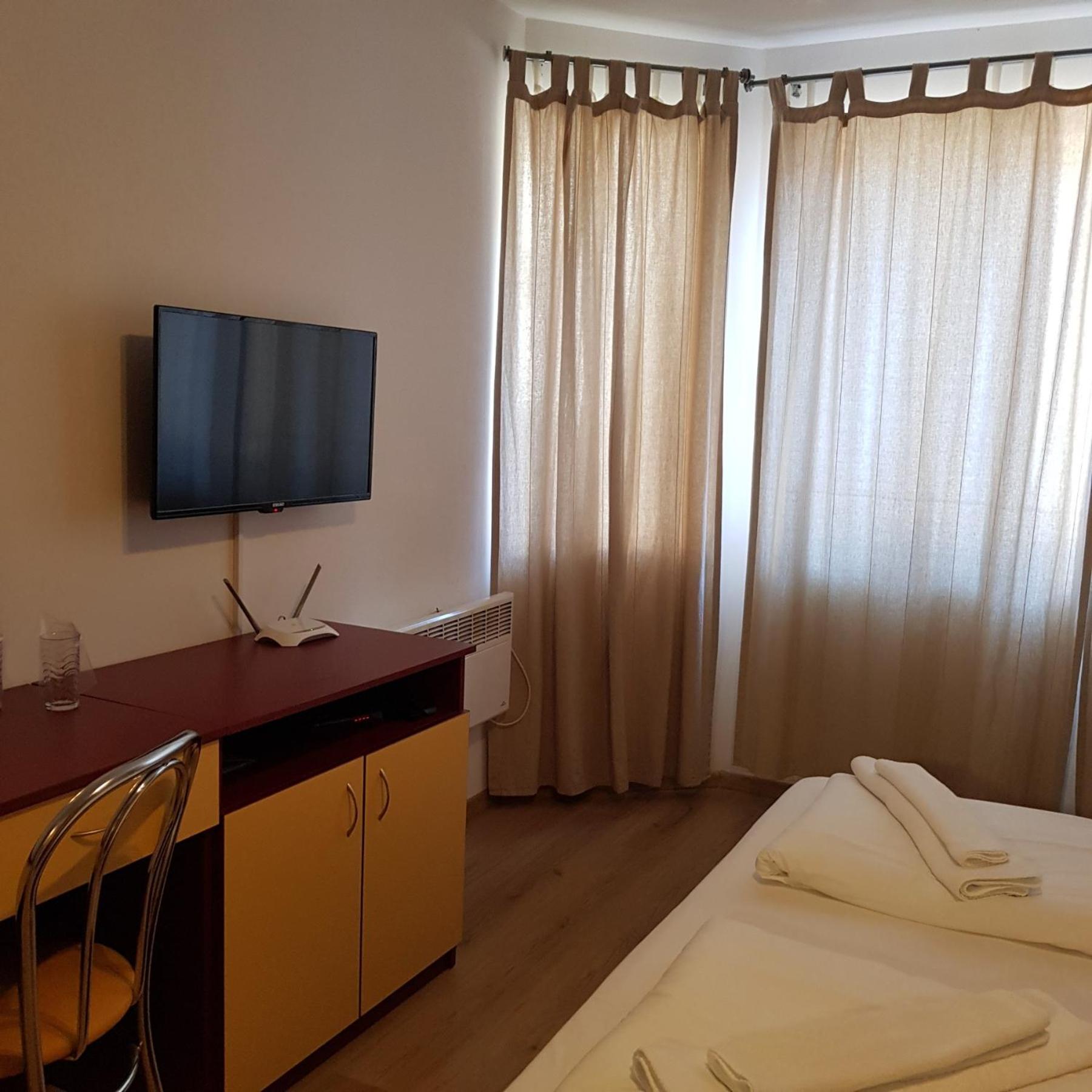 Standard Double Room - Photo 5