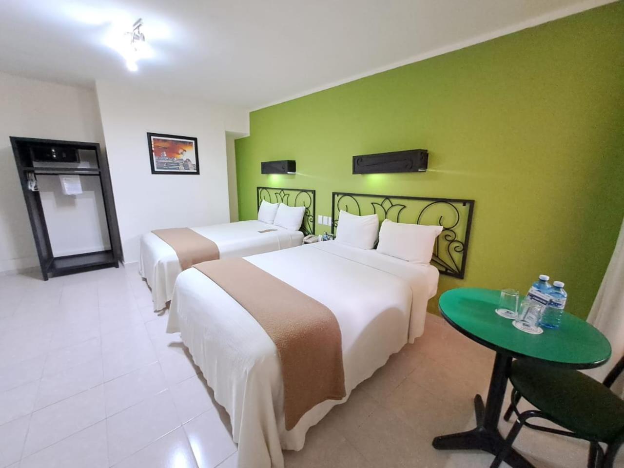 Budget Twin Room - Photo 9