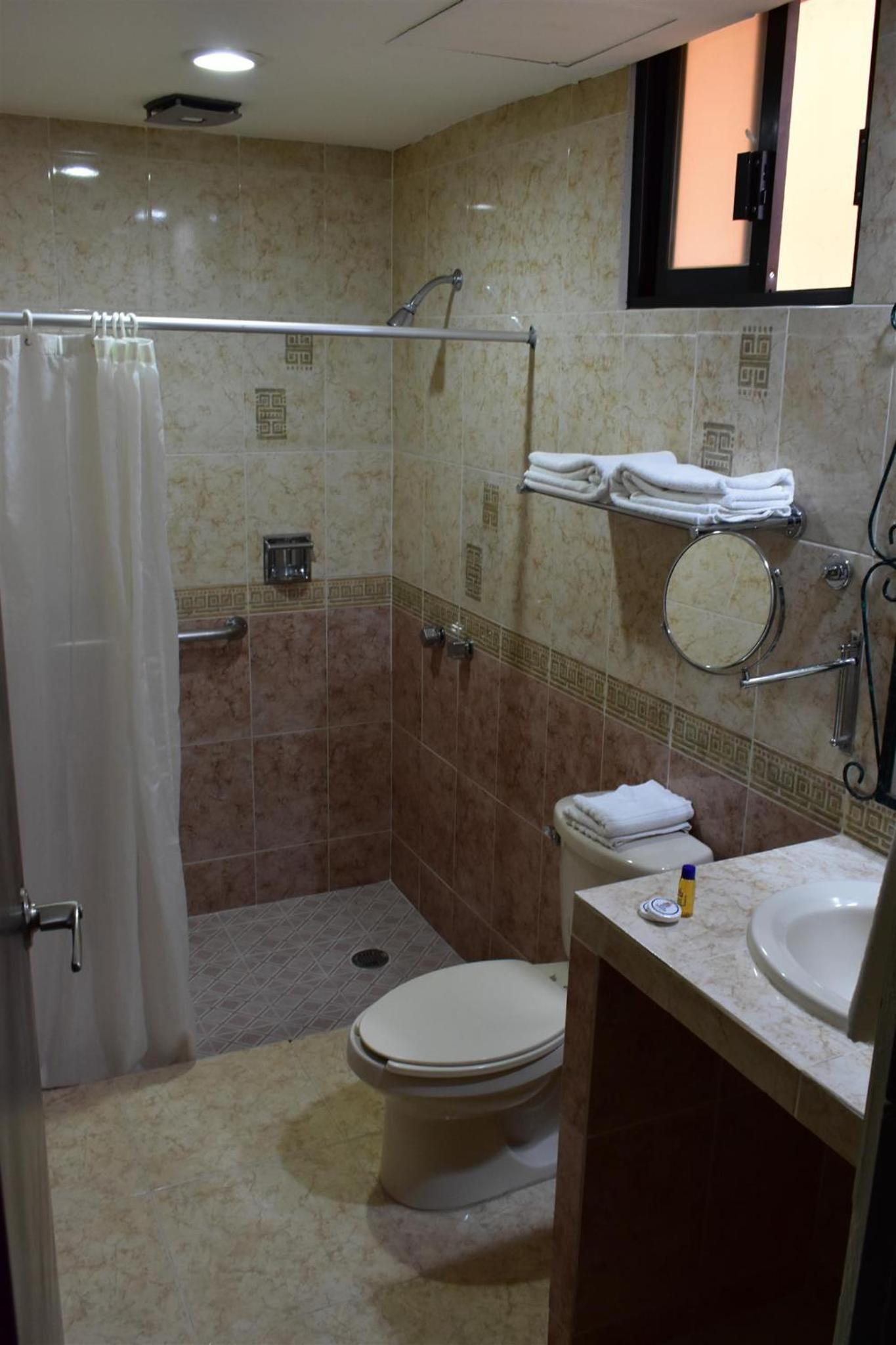 Budget Twin Room - Photo 11