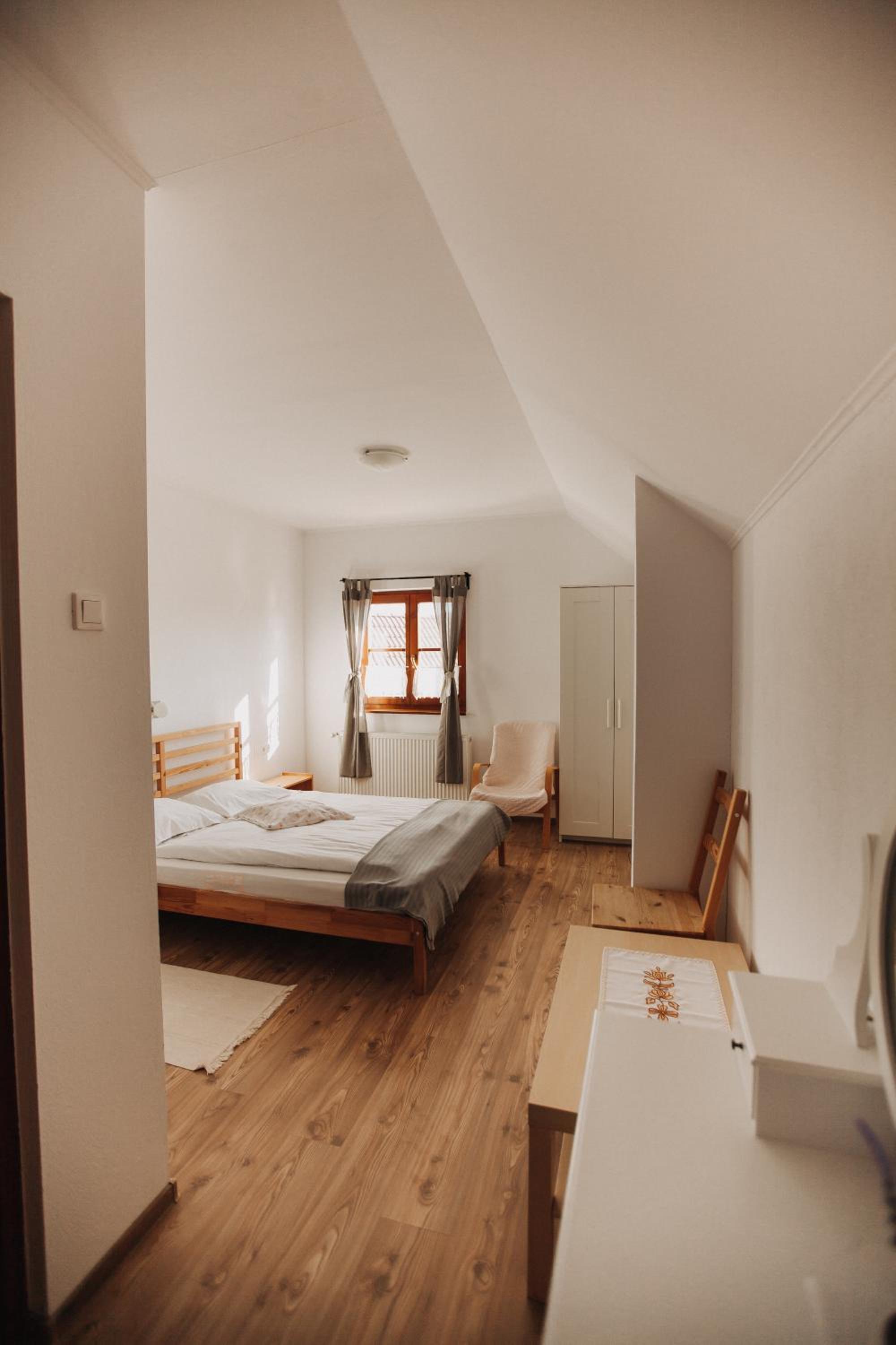 Double Room with Private Bathroom photo 2