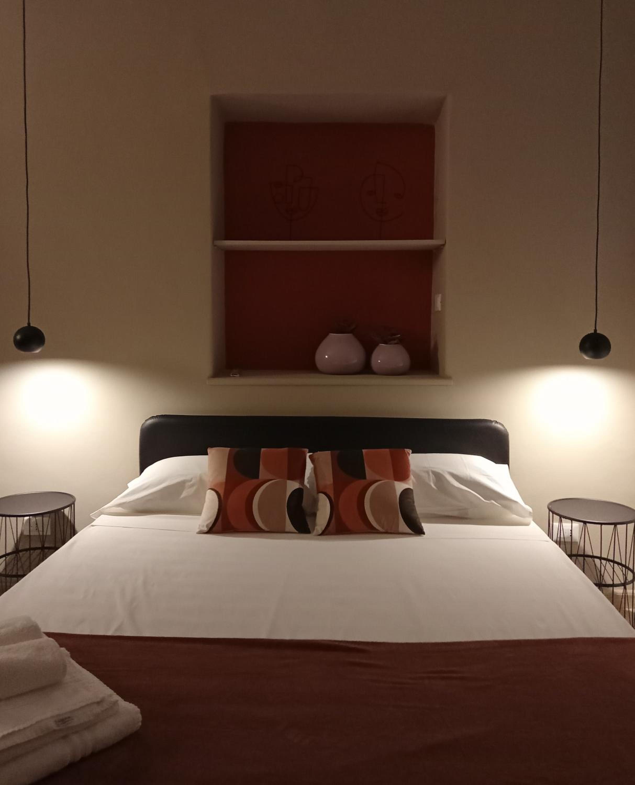 Large Double Room - Photo 1