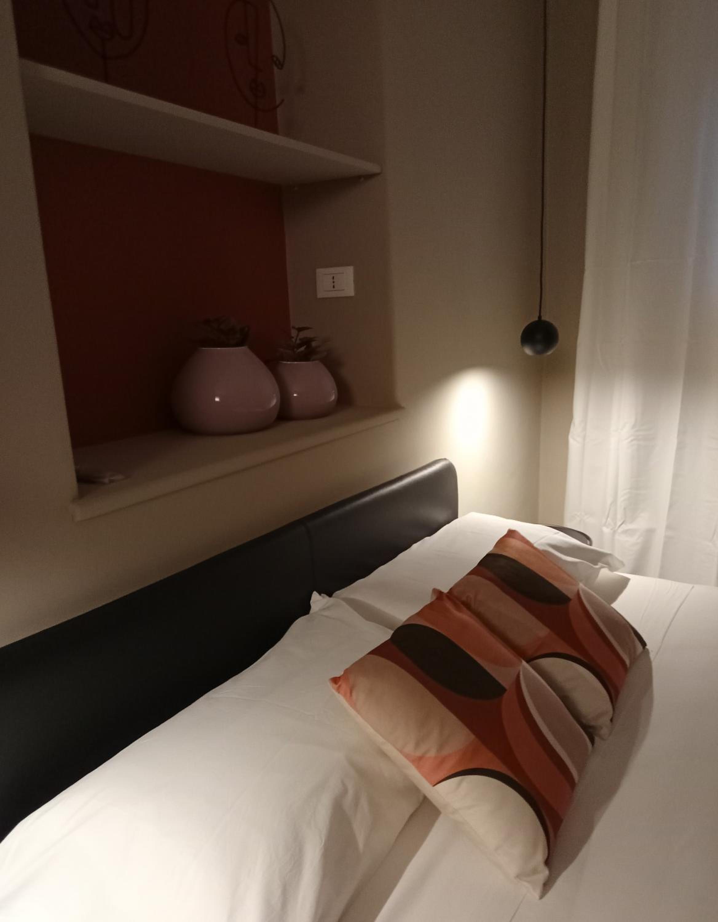 Large Double Room - Photo 4