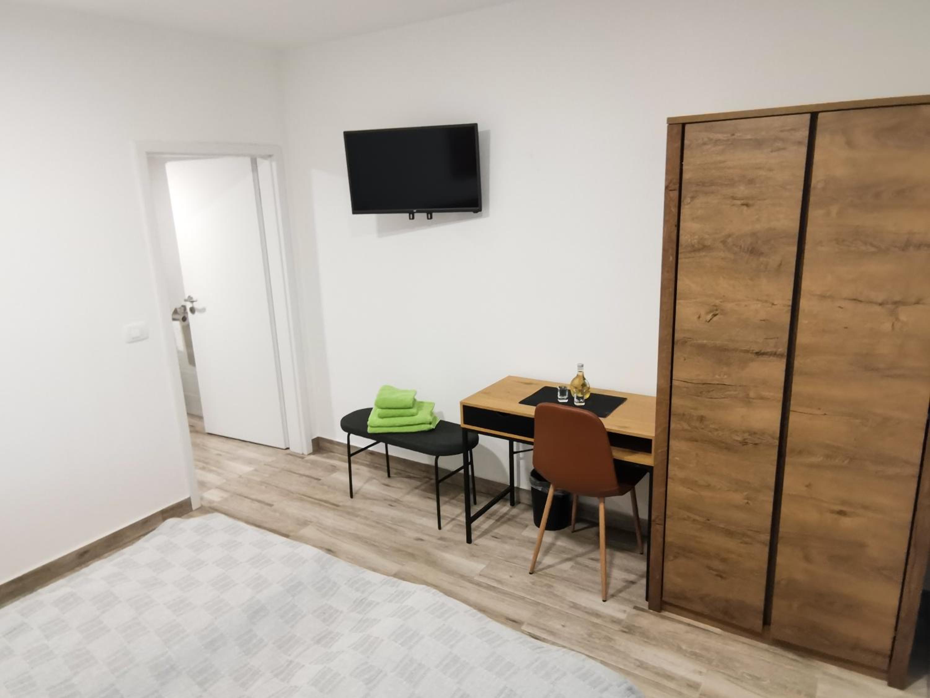 Double Room With Private Bathroom - Photo 7