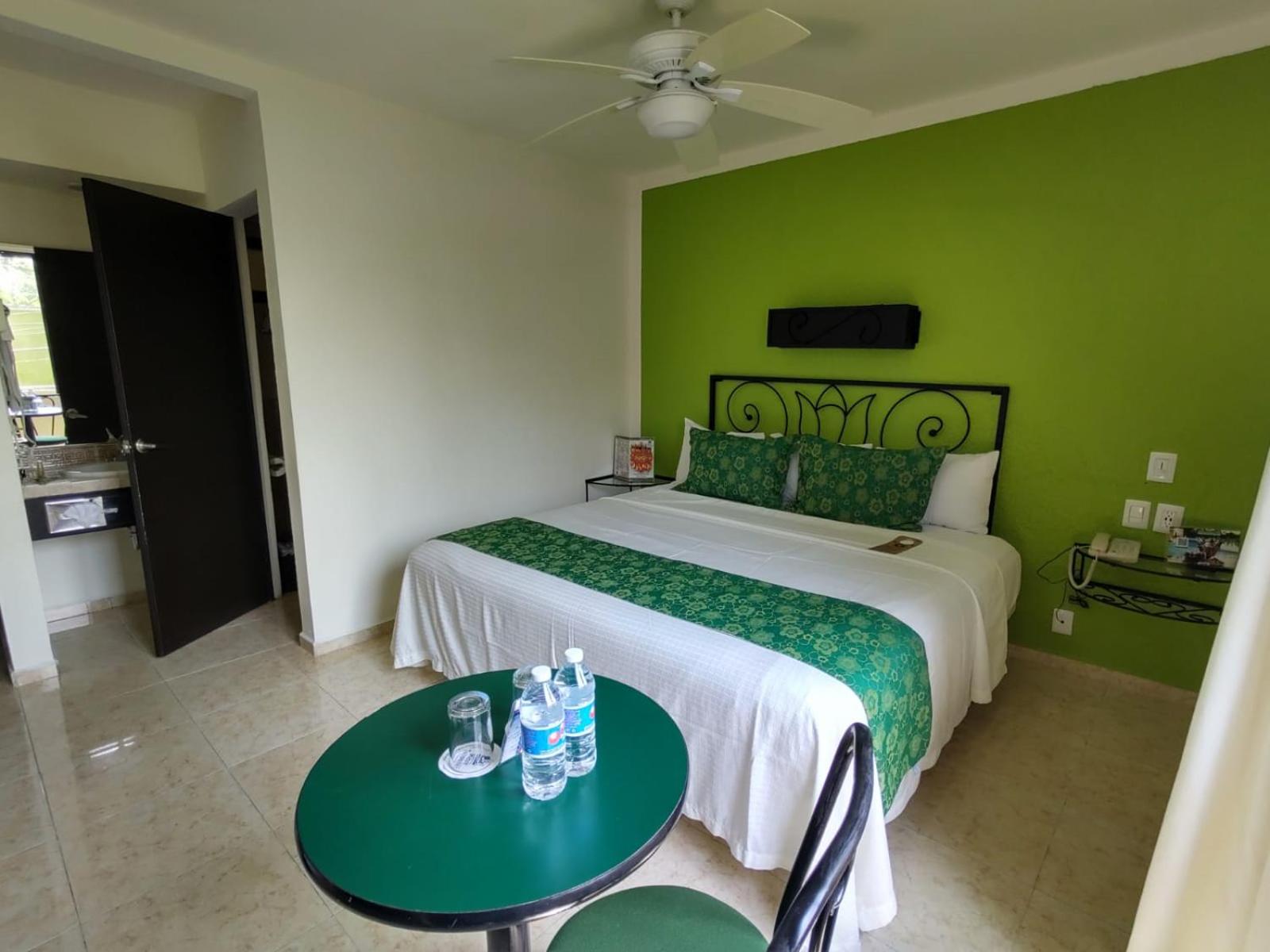 Queen Room photo 2