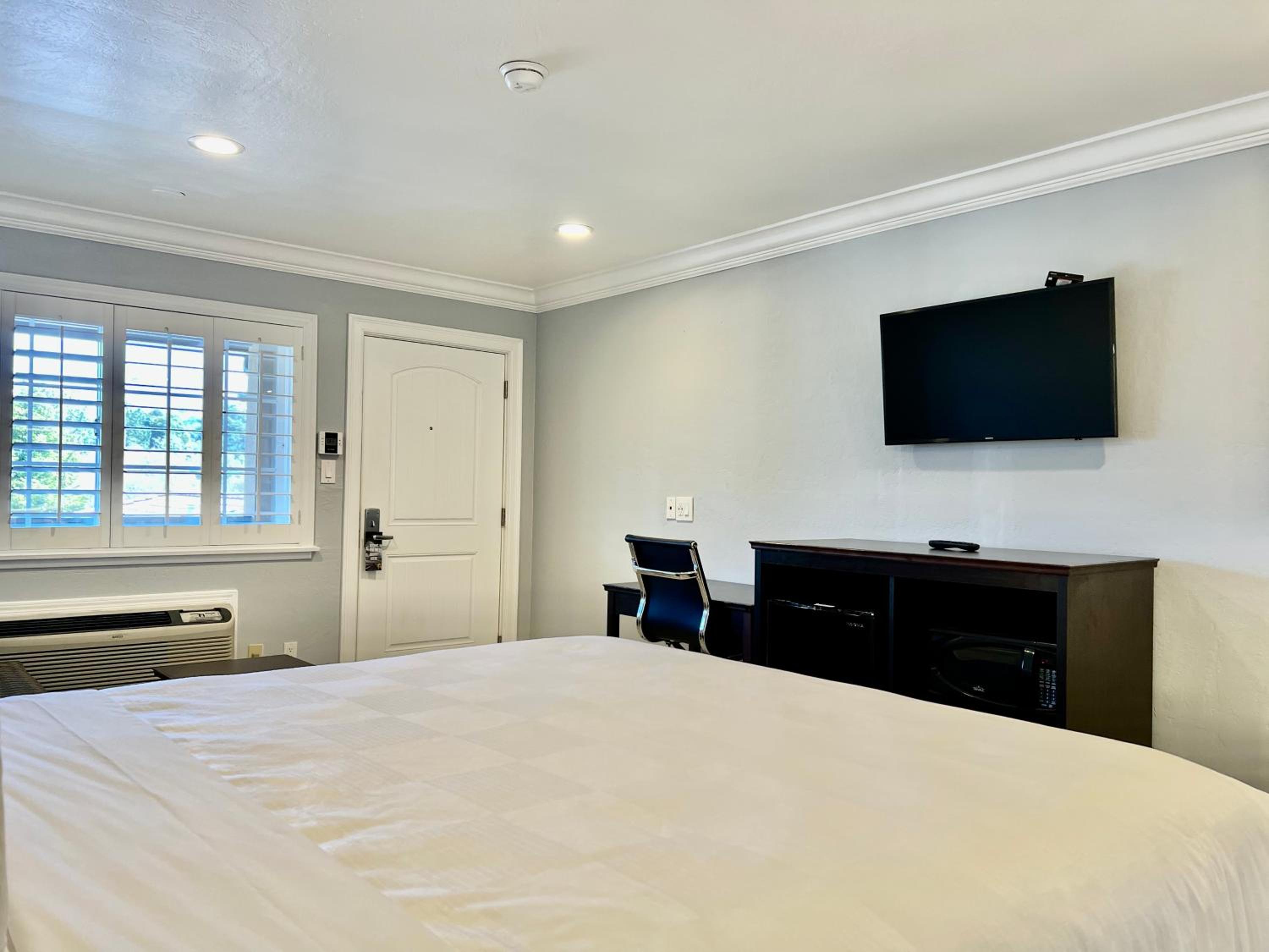 King Studio Suite - Non-Smoking - Photo 11