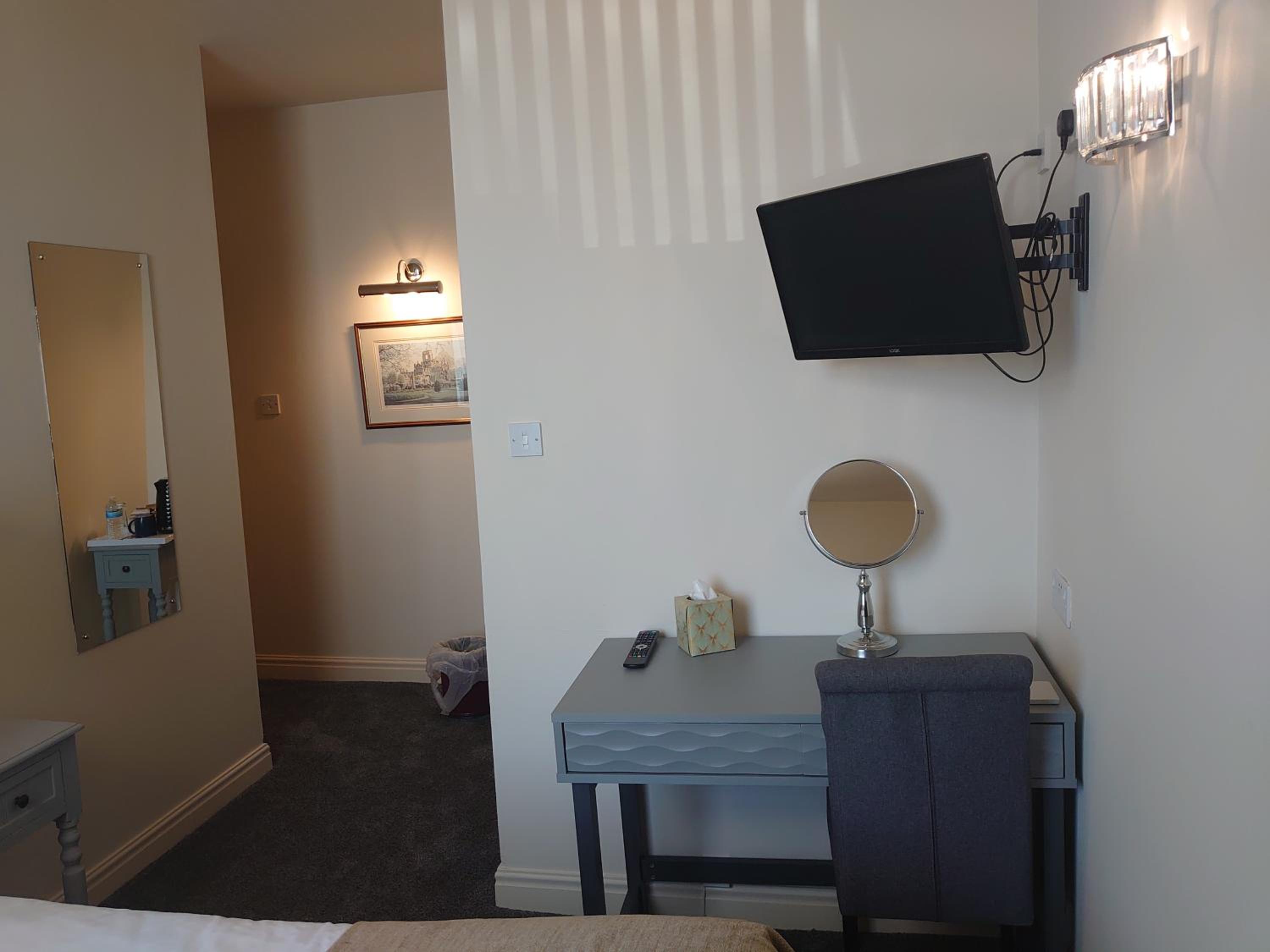 Double Room with Private Bathroom - Photo 15