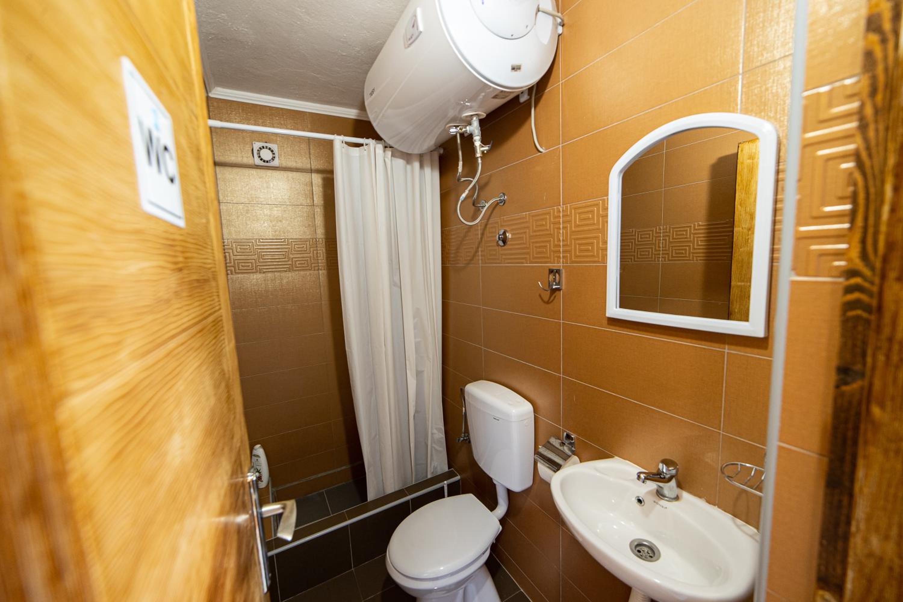 Triple Room with Shared Bathroom photo 2