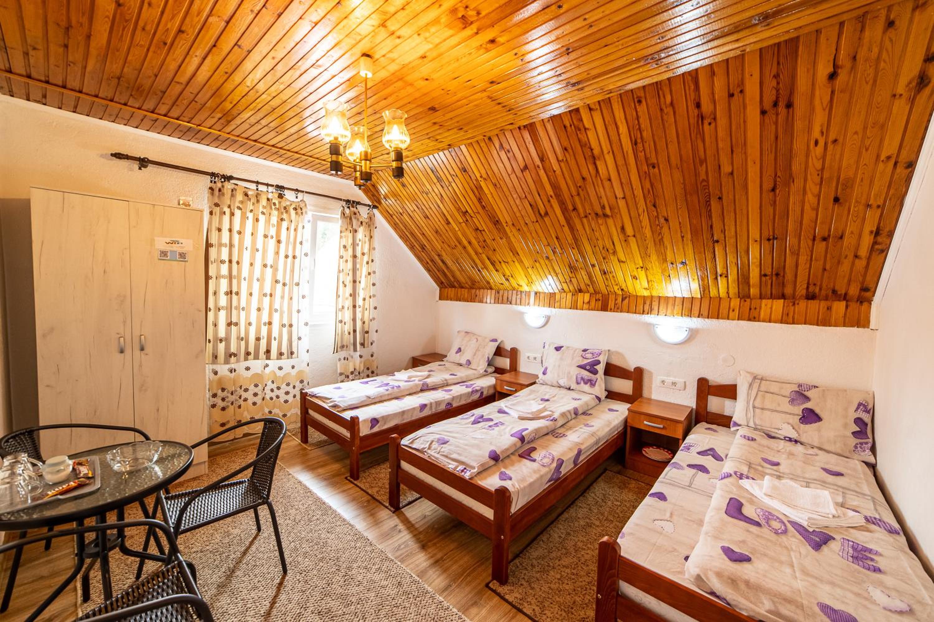Triple Room with Shared Bathroom photo 3
