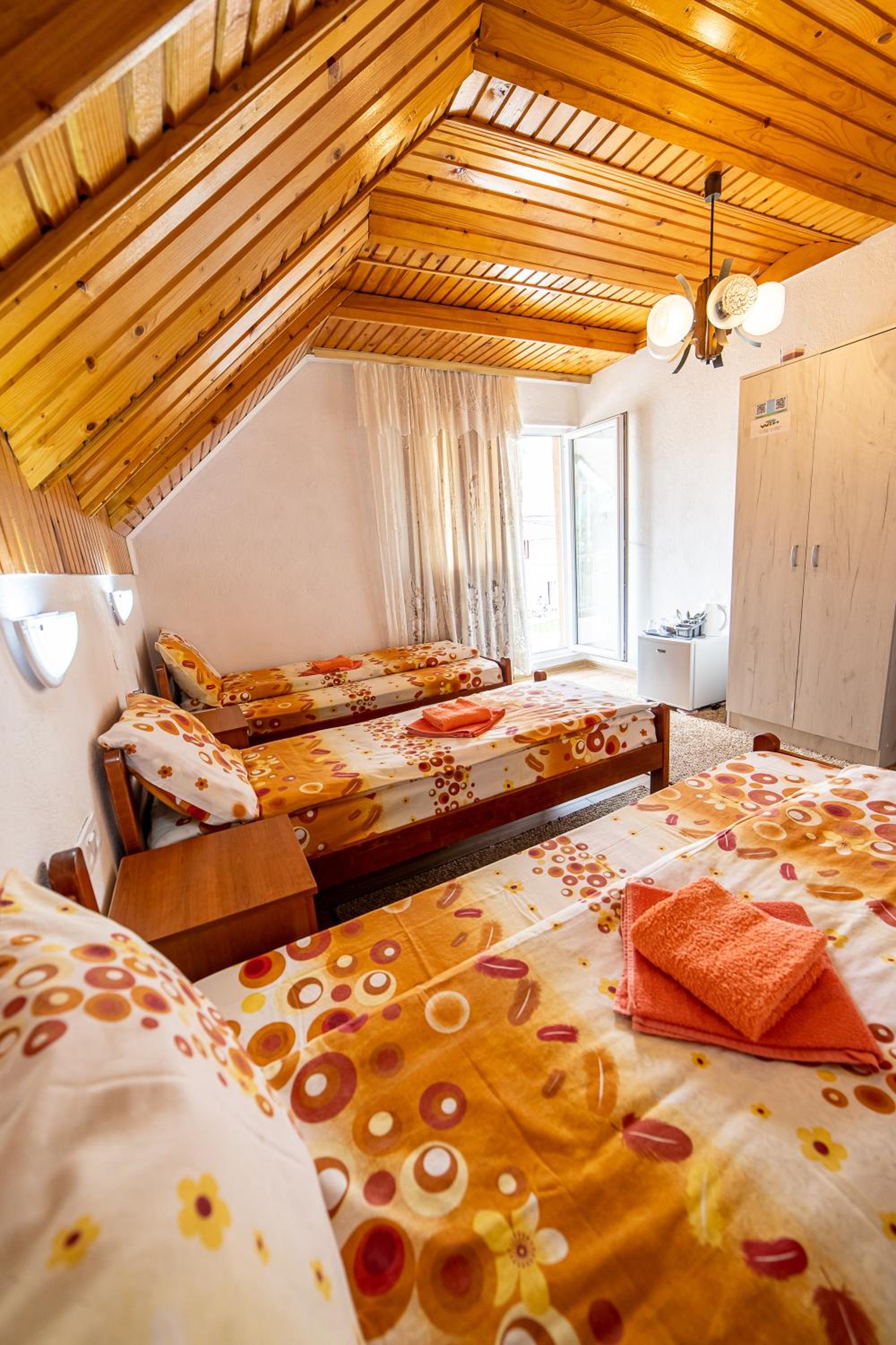 Triple Room with Shared Bathroom photo 2