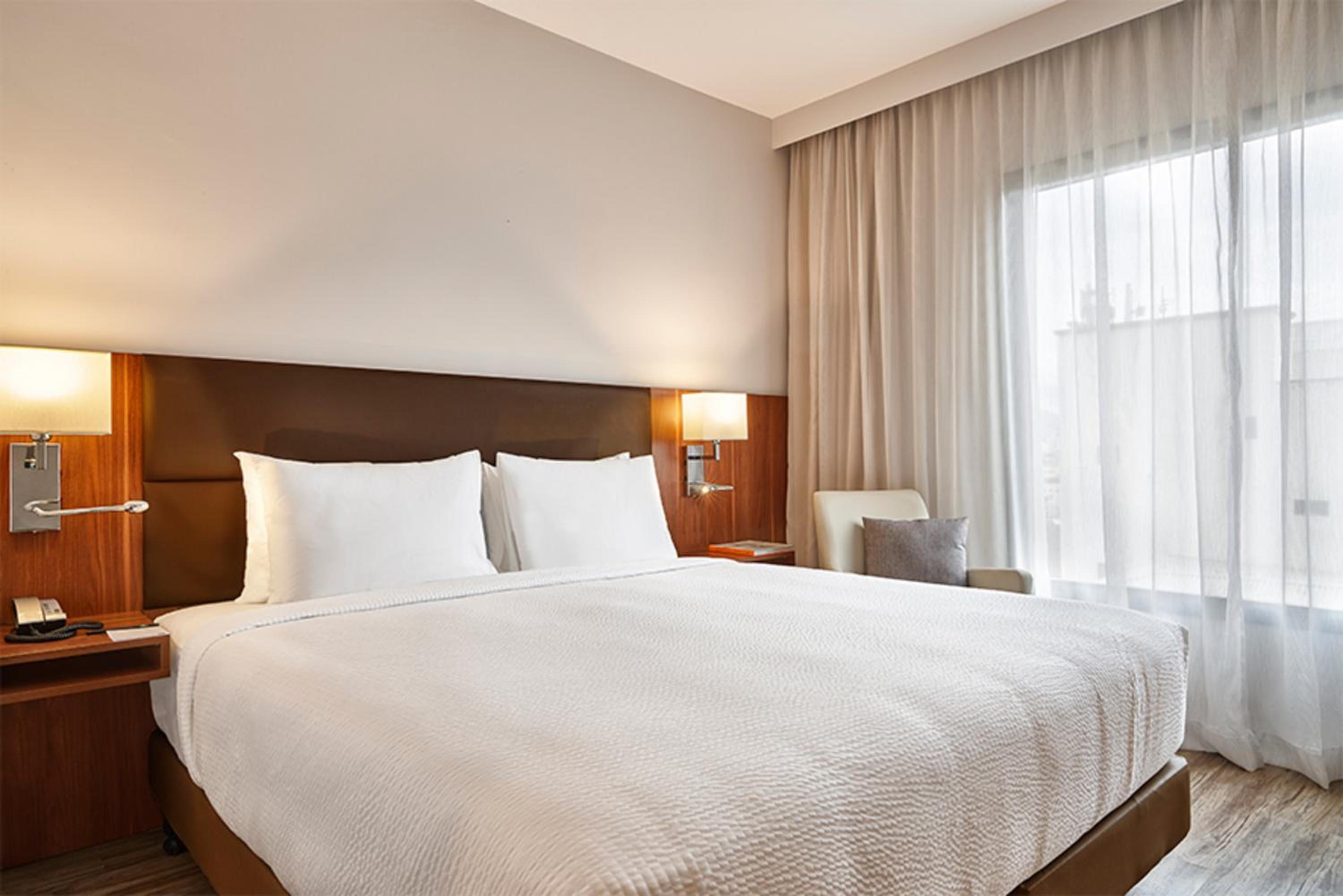 Luxury Double - 1 King Bed photo 1