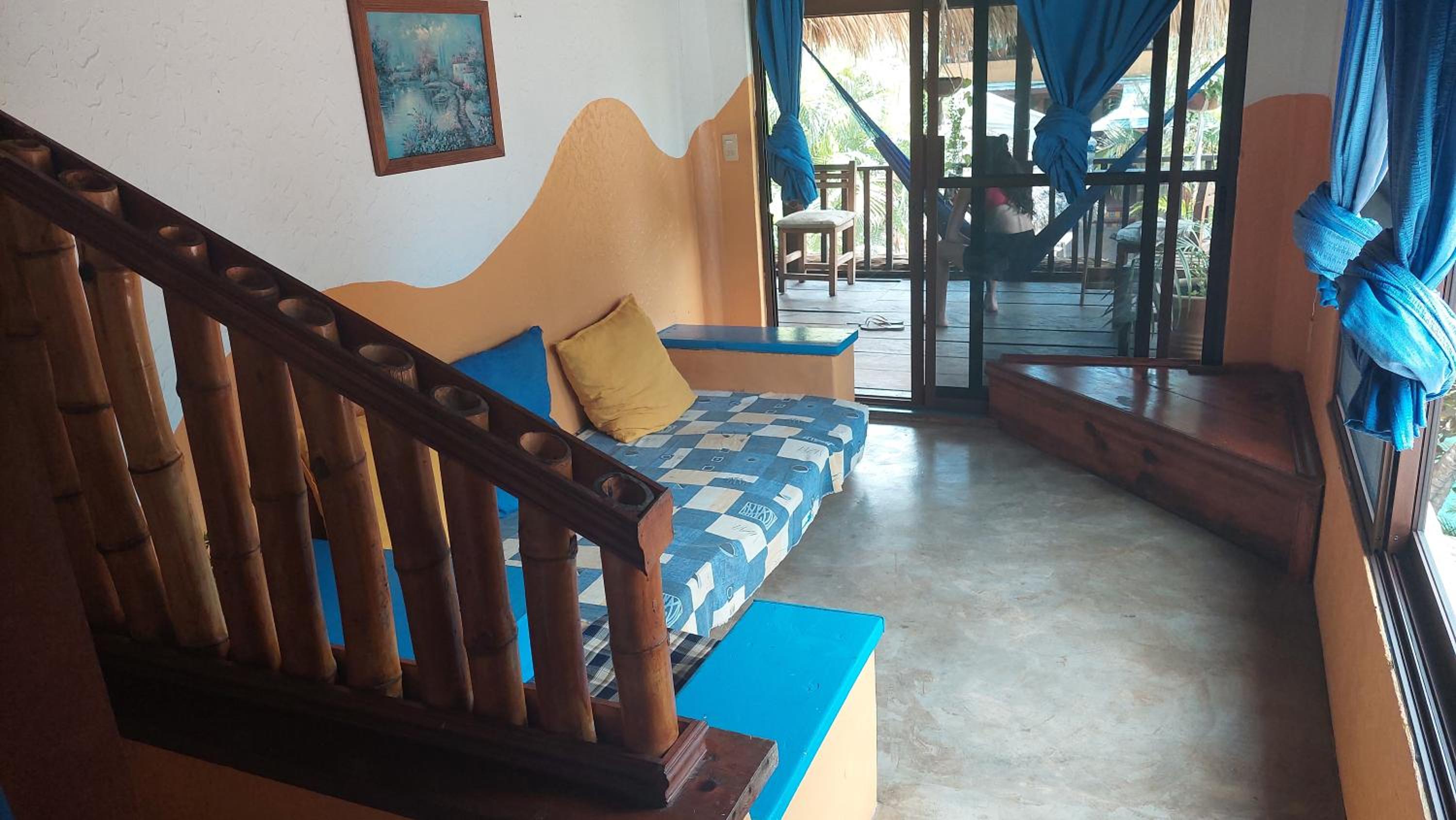 Large Double Room - Photo 6