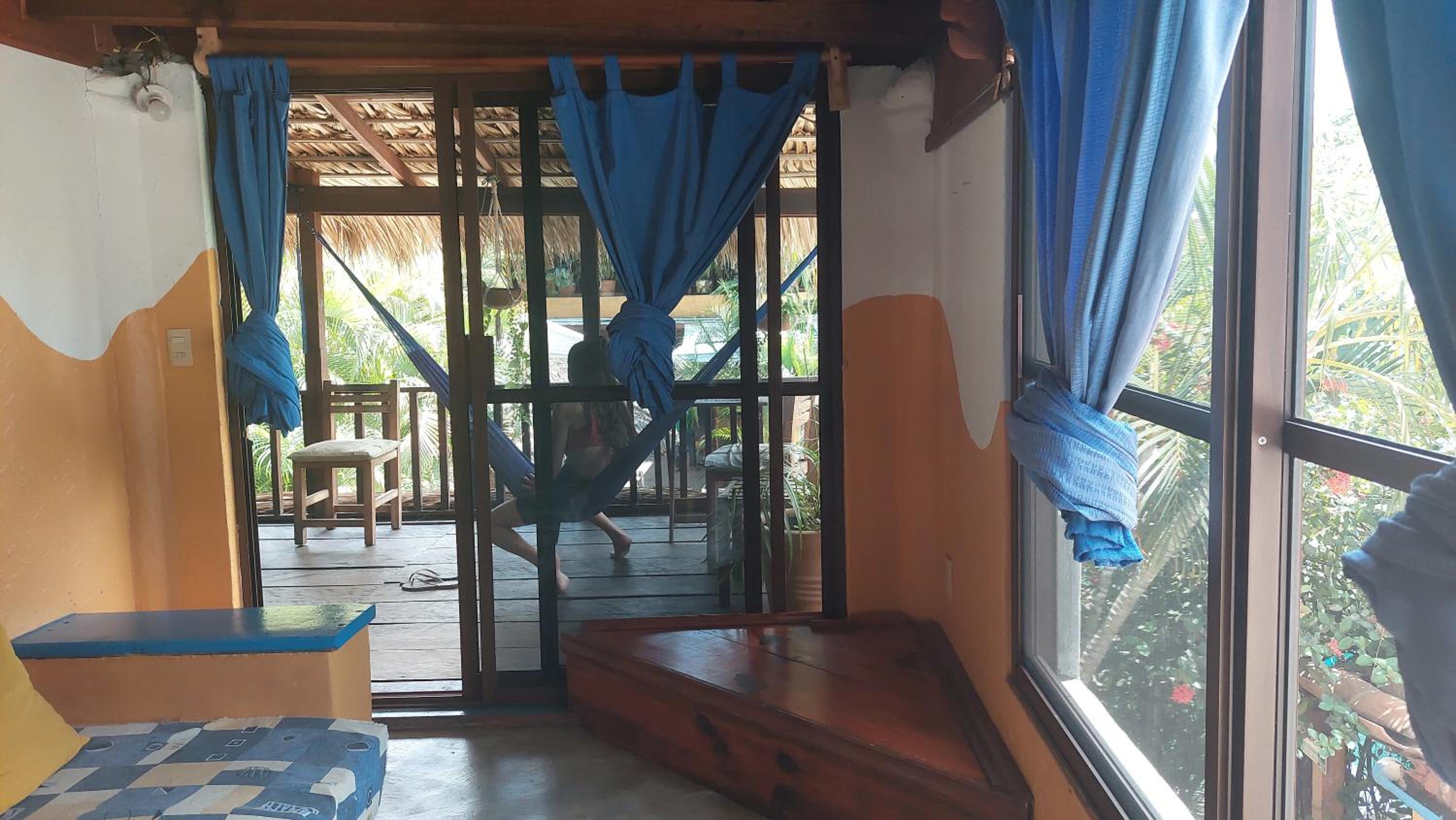 Large Double Room - Photo 10