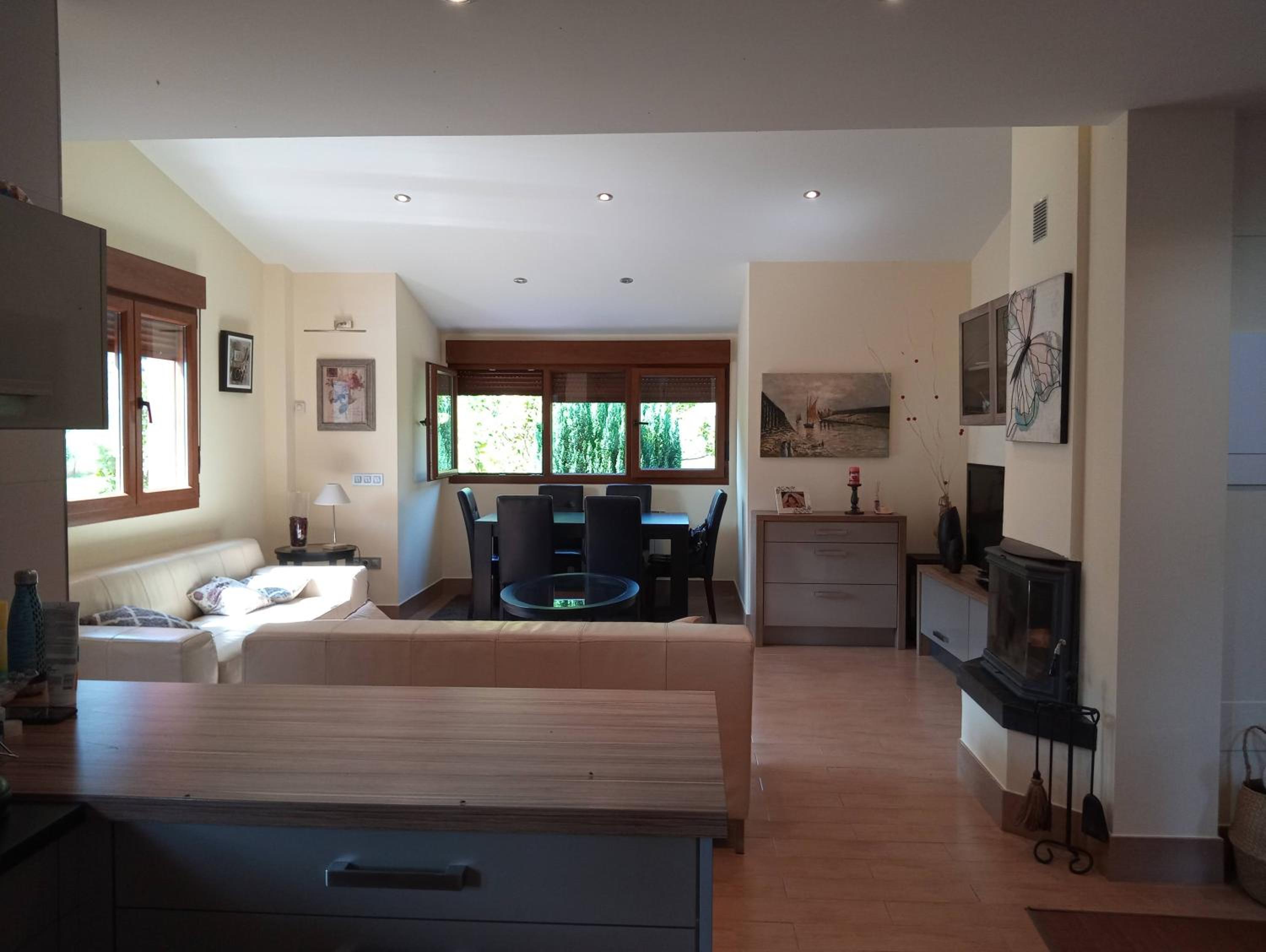 Four-Bedroom House photo 3