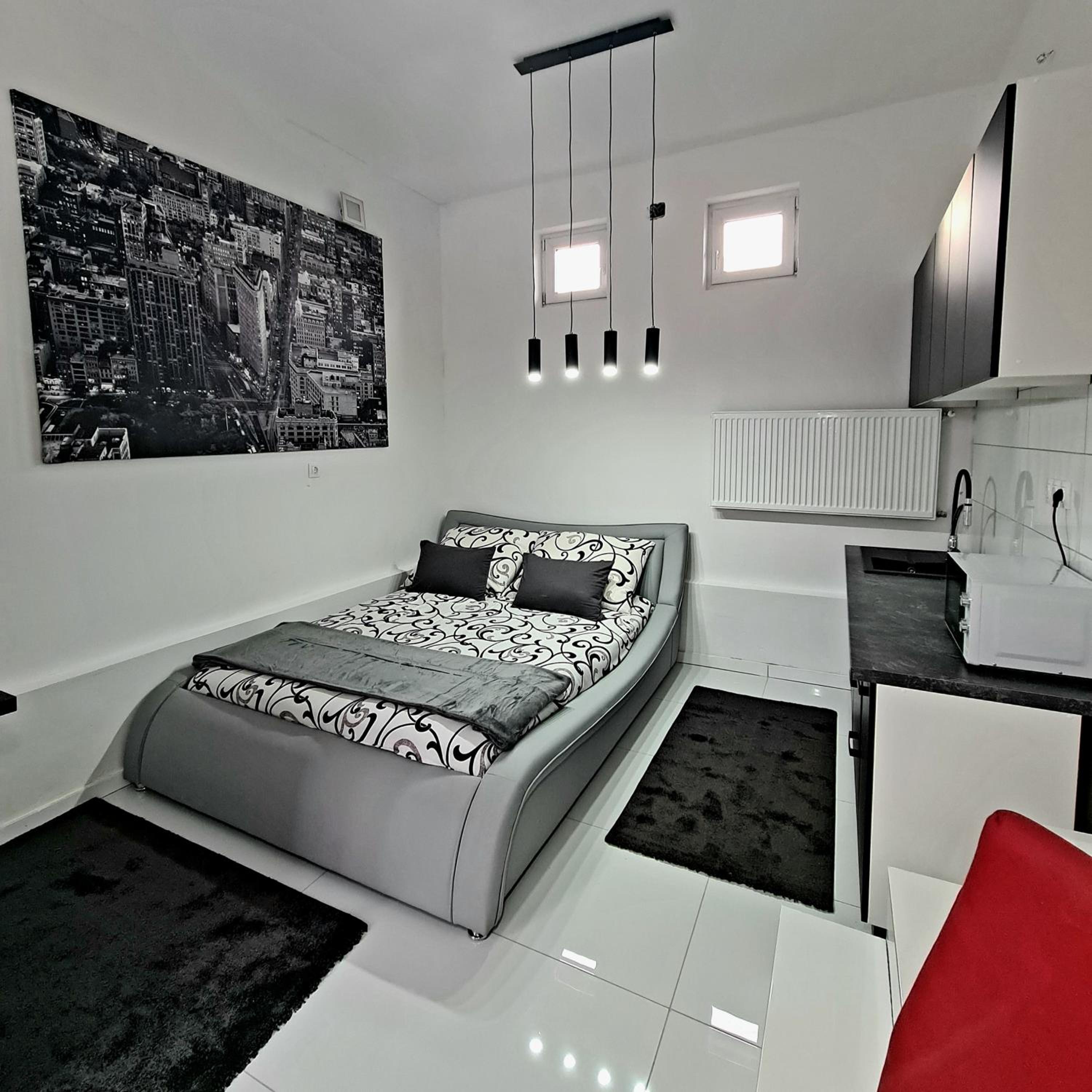 Apartment with Shower - Photo 3