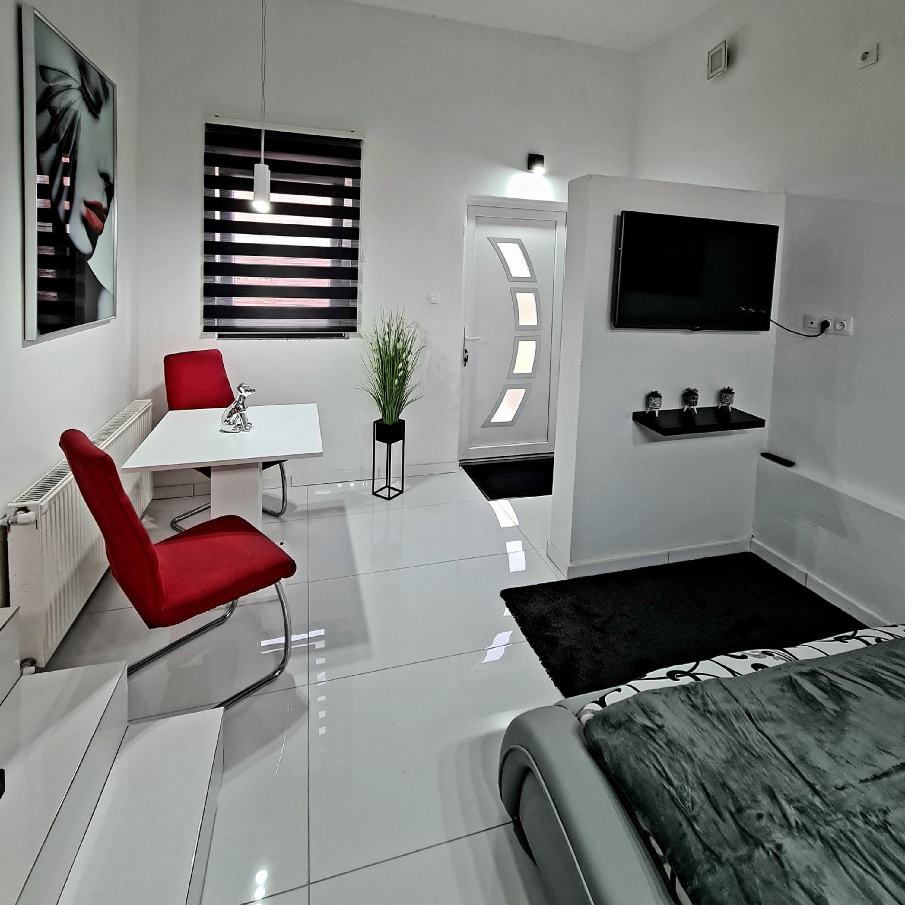 Apartment with Shower - Photo 6