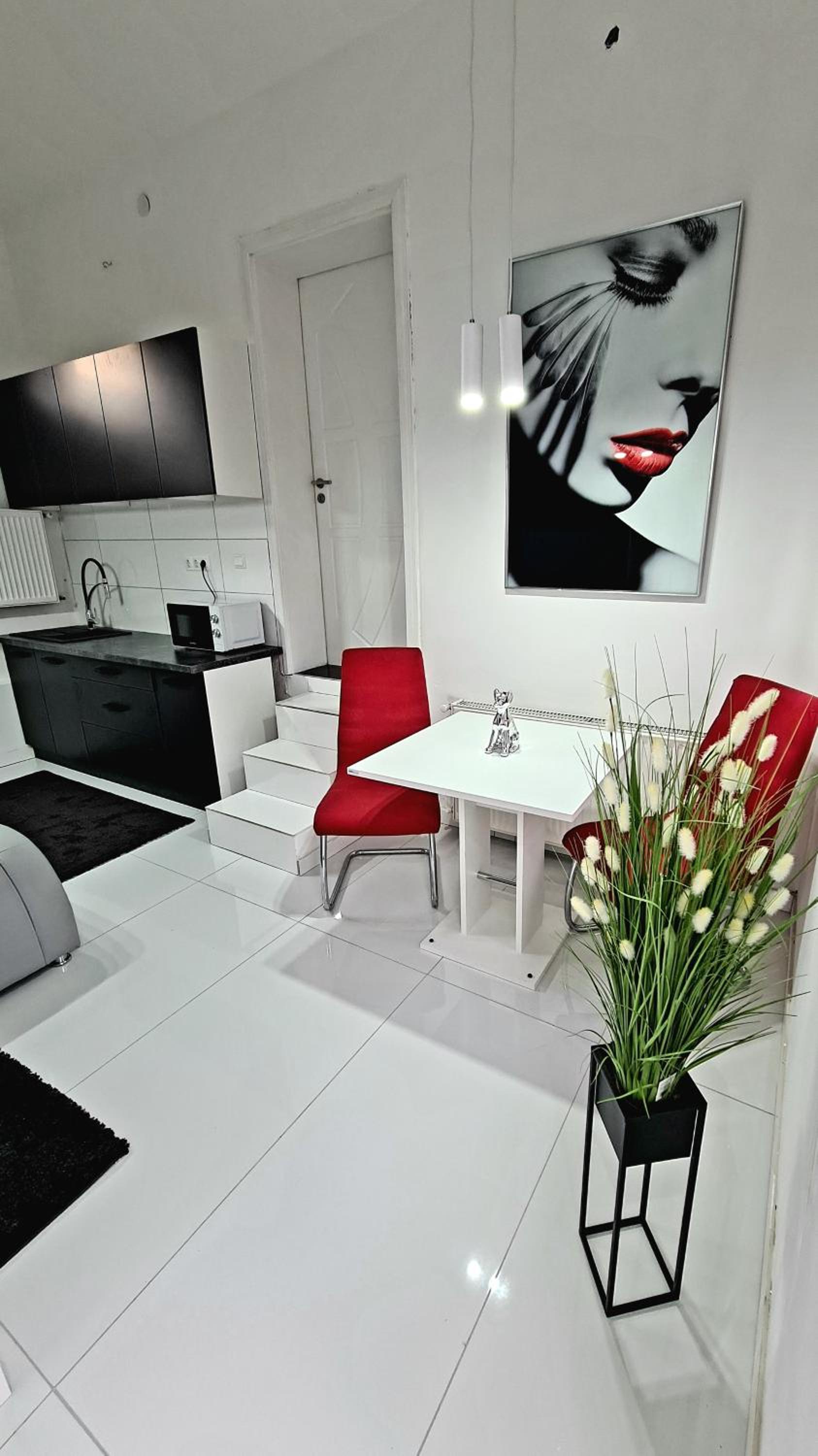 Apartment with Shower - Photo 8