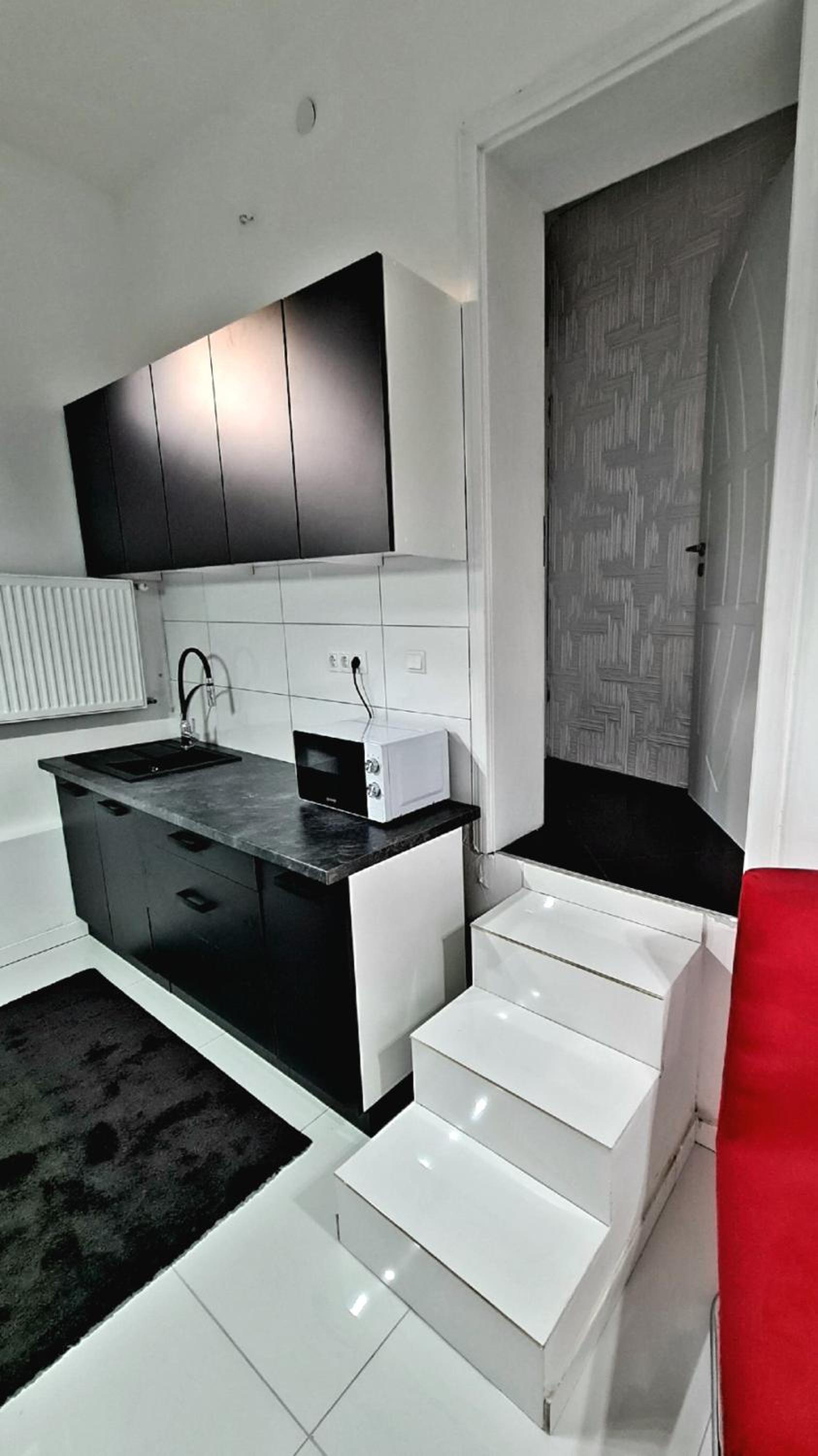Apartment with Shower - Photo 7