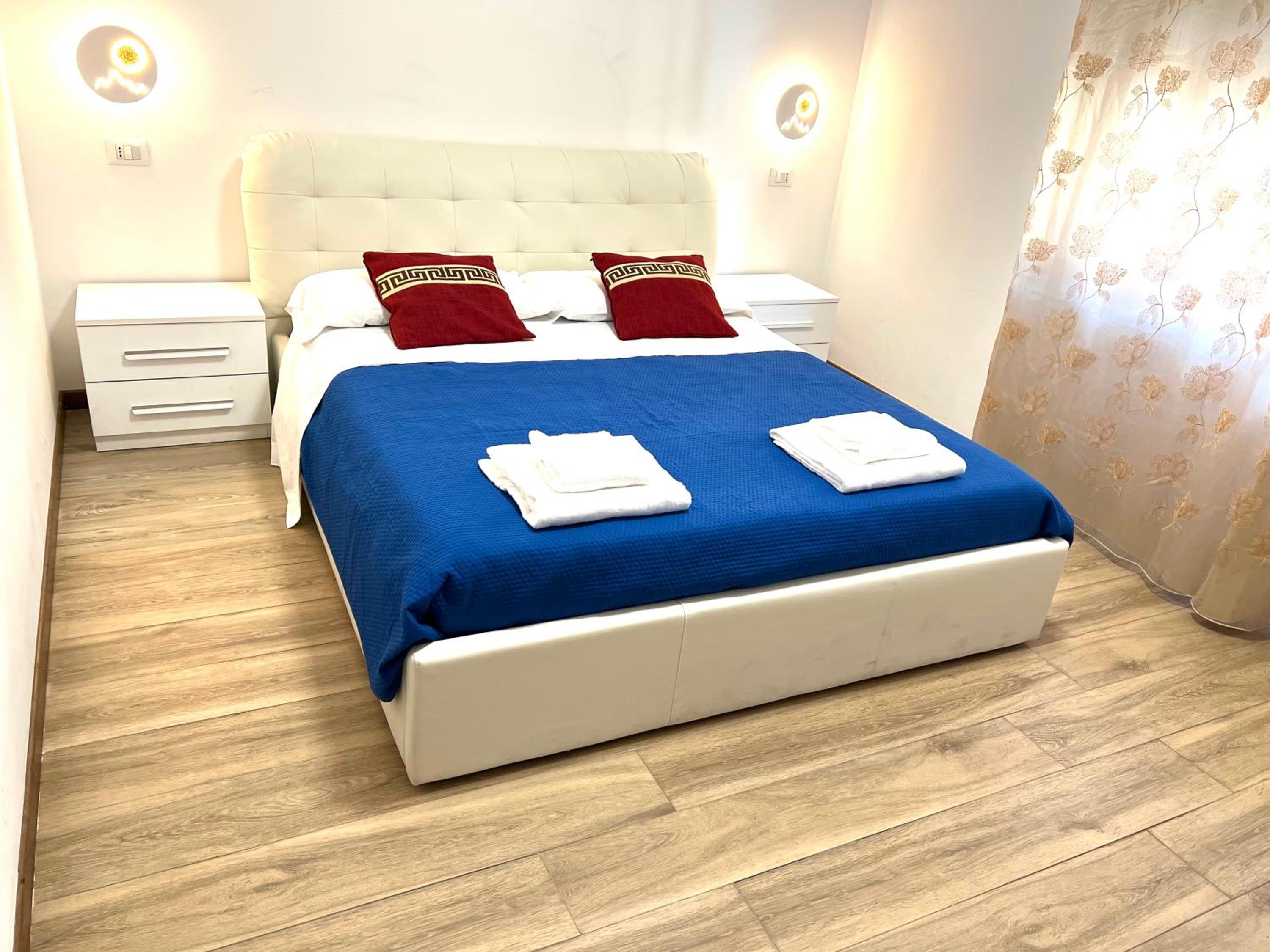 Large Double Room - Photo 3