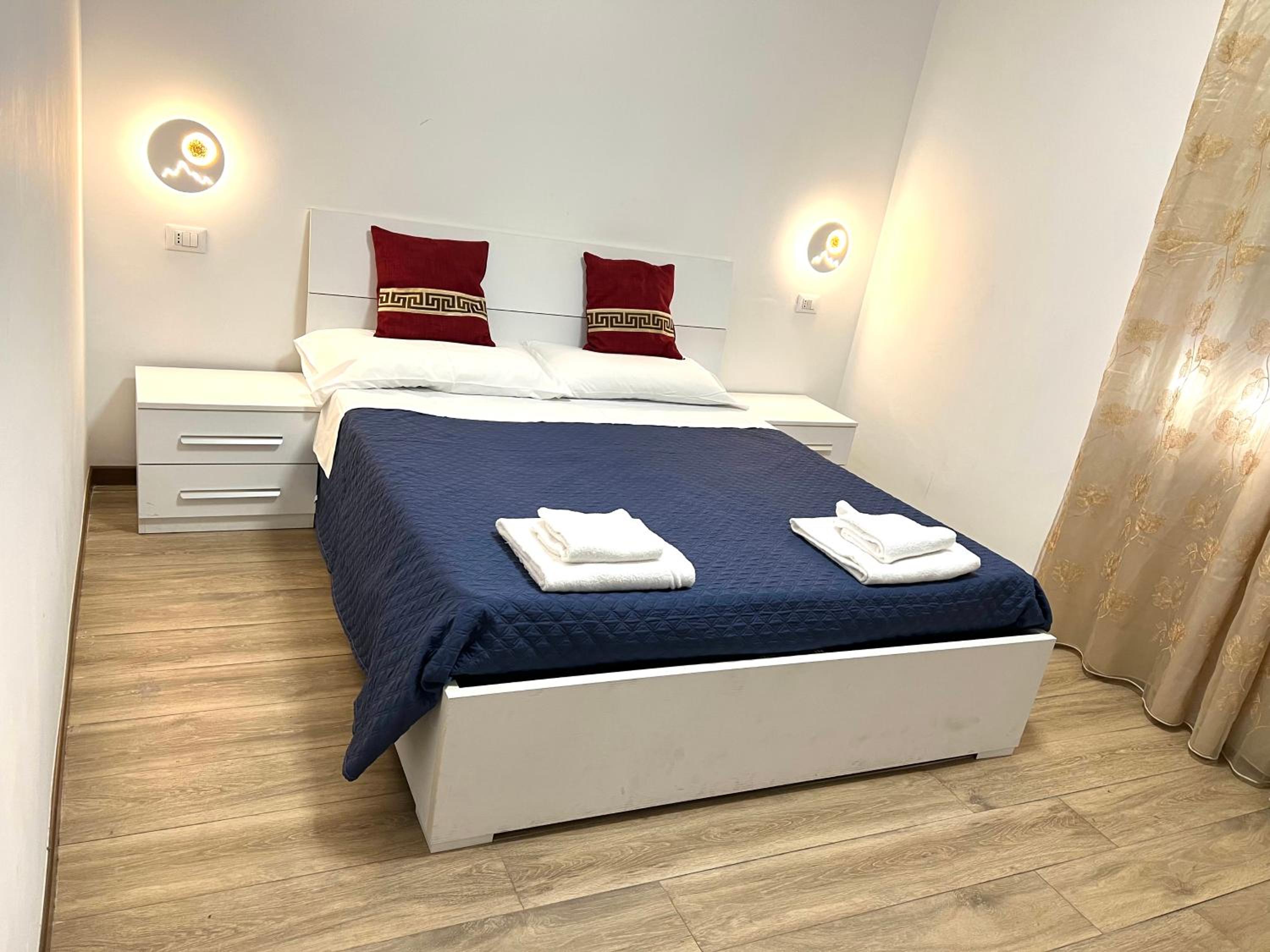 Large Double Room - Photo 1