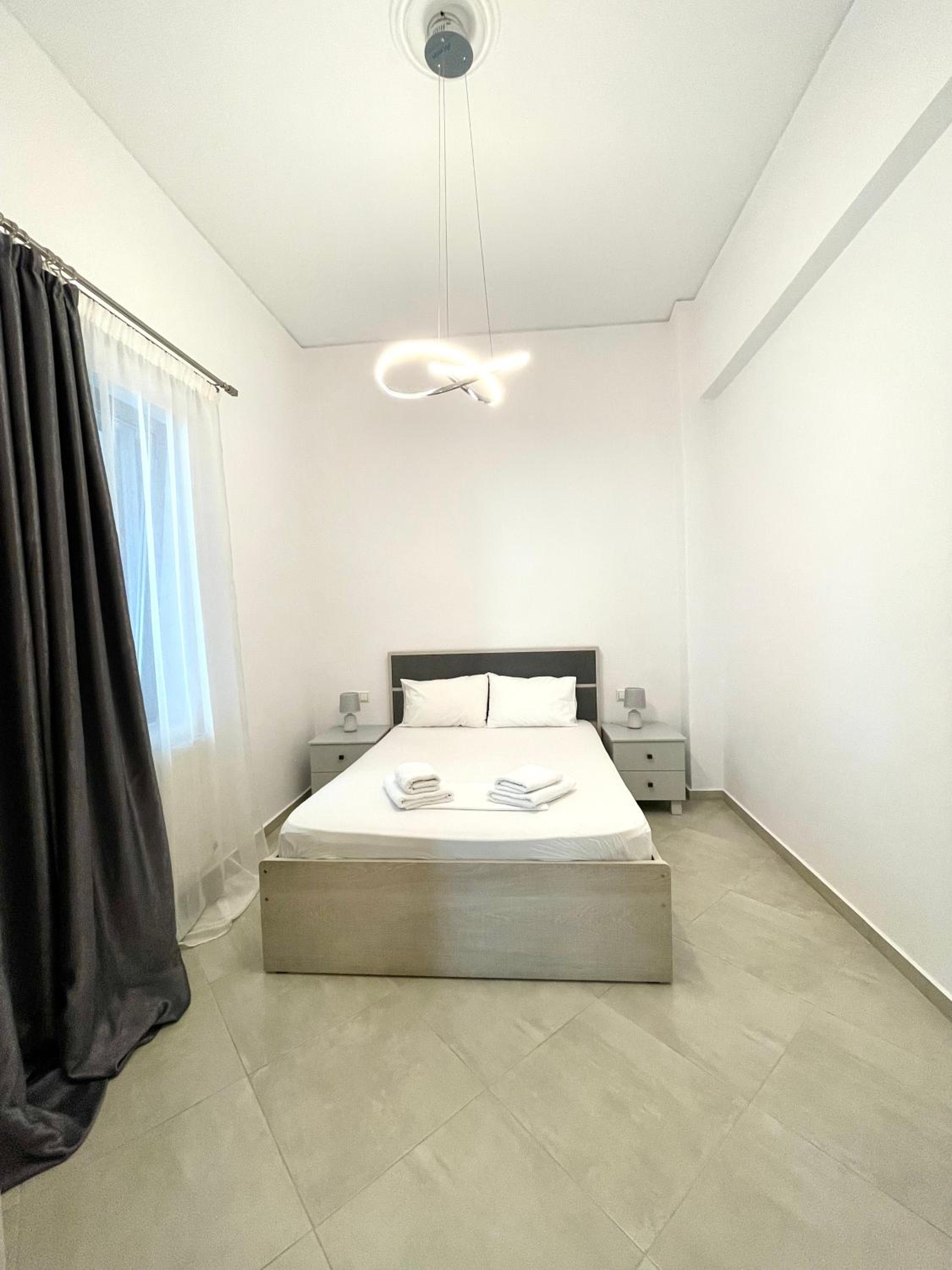 One-Bedroom Apartment photo 1